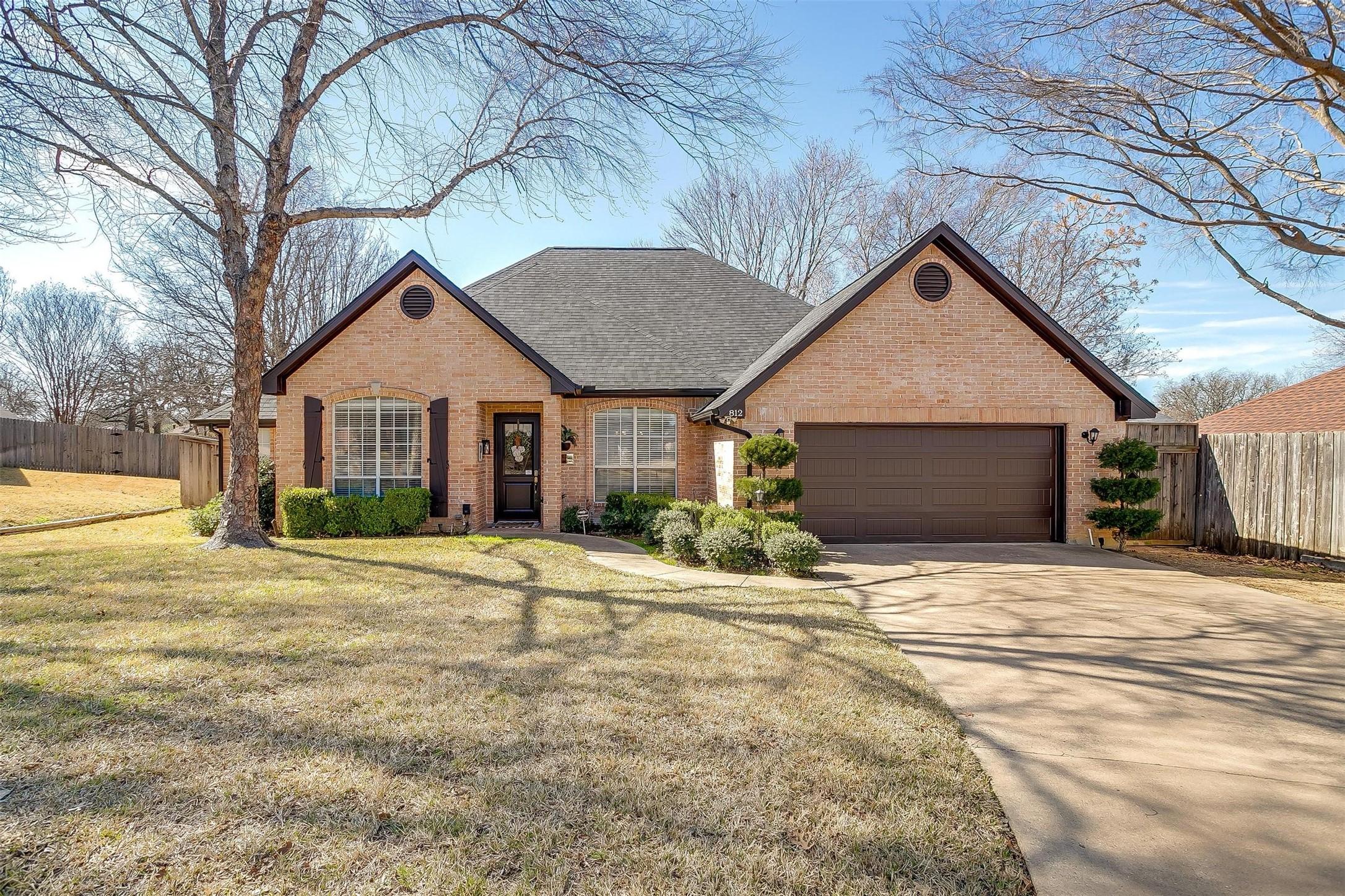 Clear View Ct, Burleson, TX 76028
