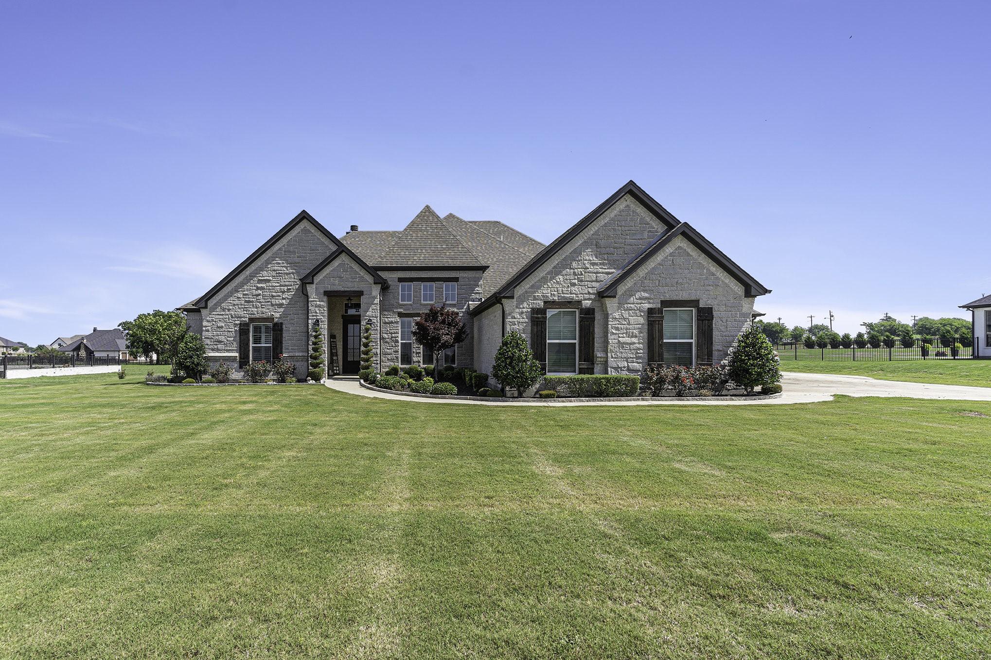 Tuscan Way, Godley, TX 76044