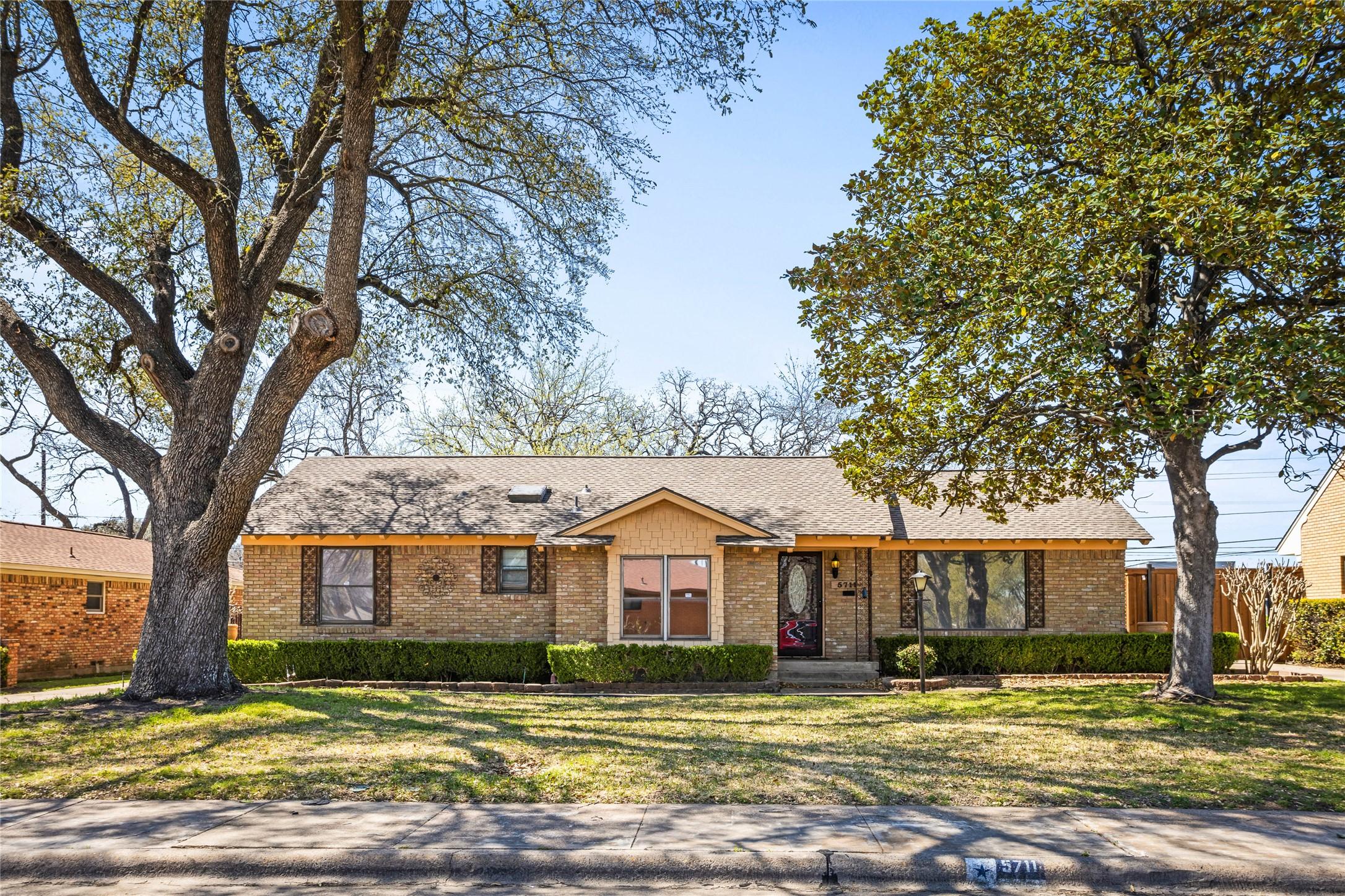 Fox Hill Ln, Dallas, TX 75232