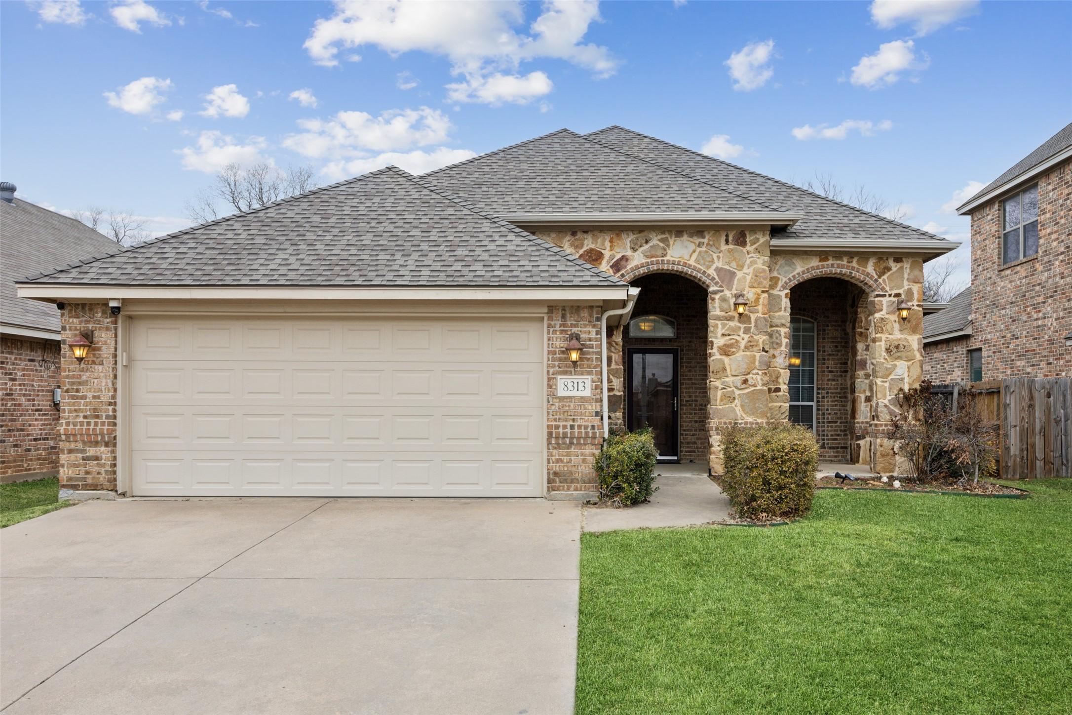Edgepoint Trl, Hurst, TX 76053