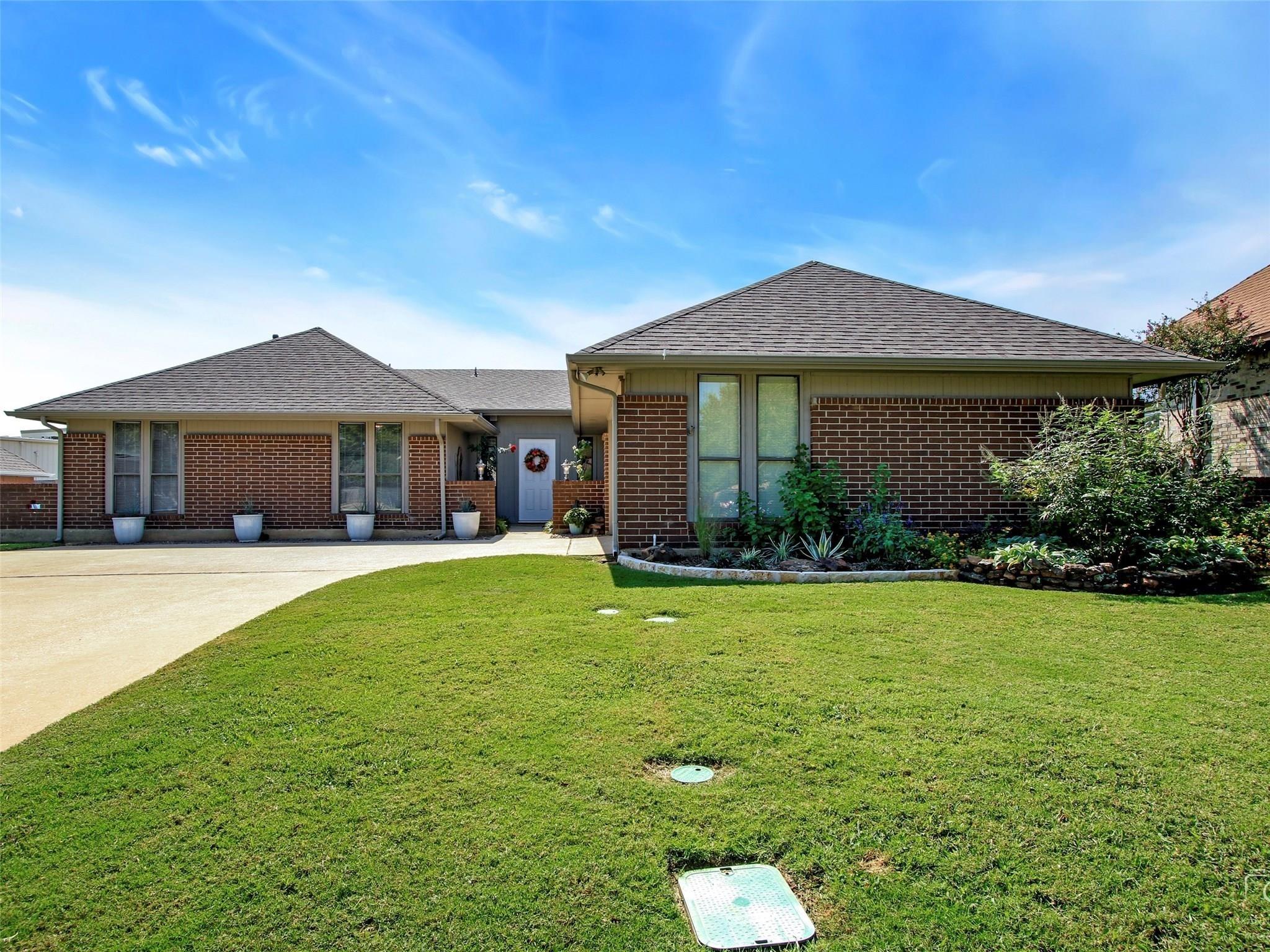 Meadowcrest Dr, Lewisville, TX 75077