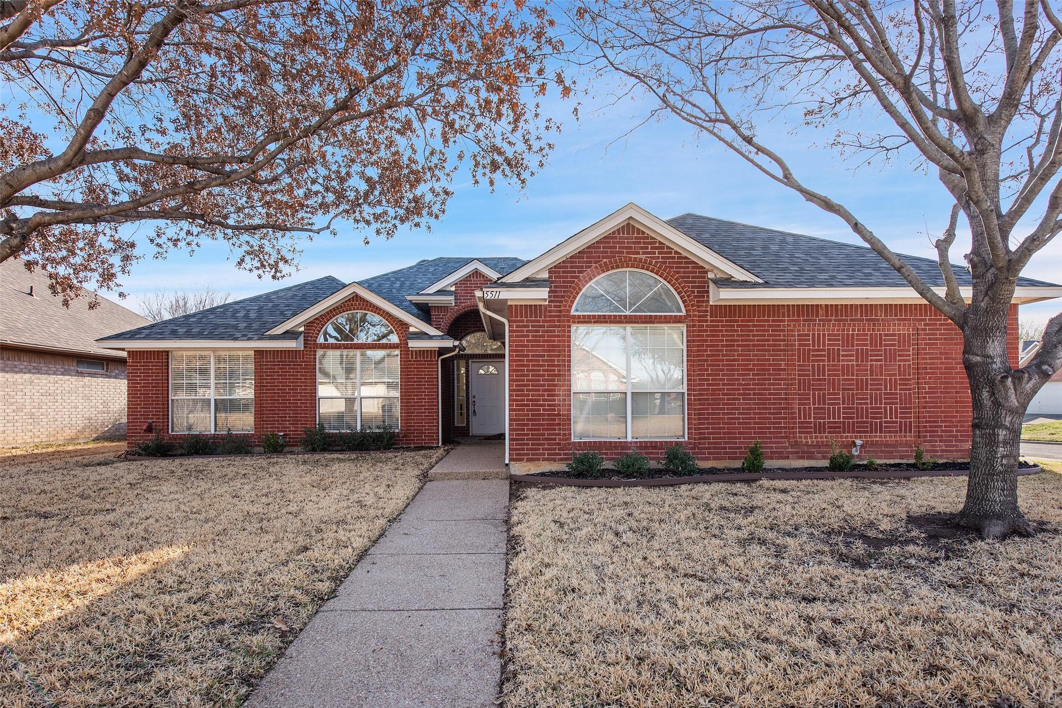 Jasper Dr, Arlington, TX 76017