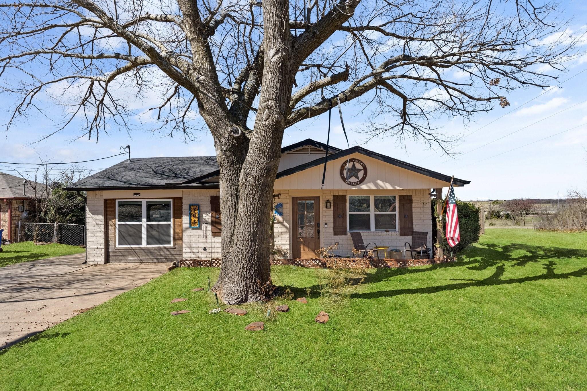 Broadway St, Whitesboro, TX 76273