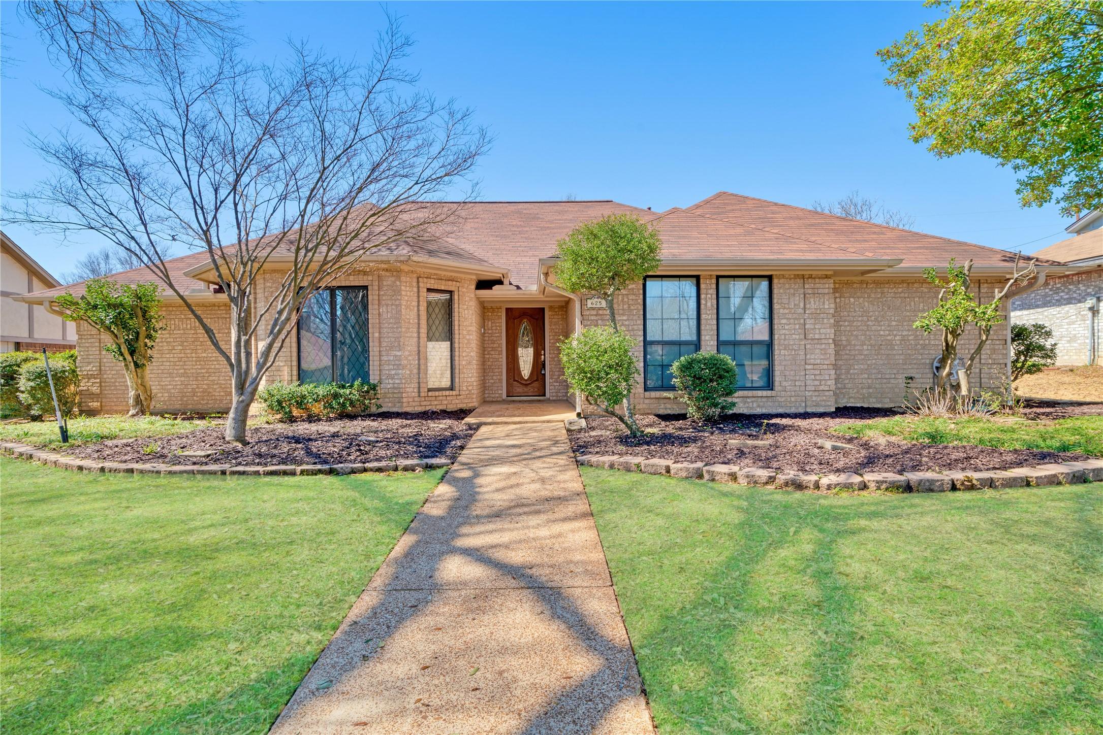 Medalist St, Paris, TX 75460