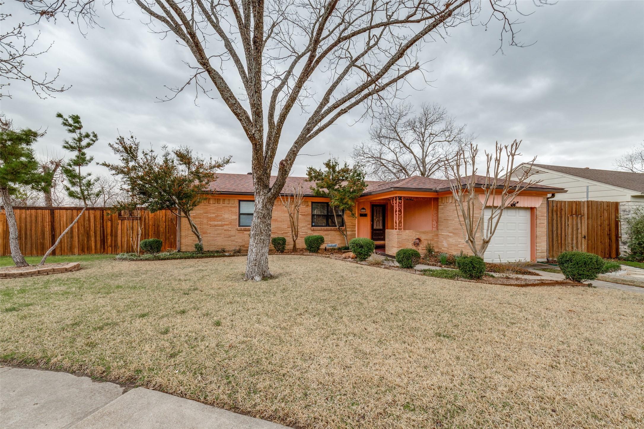 Menger Ave, Dallas, TX 75227