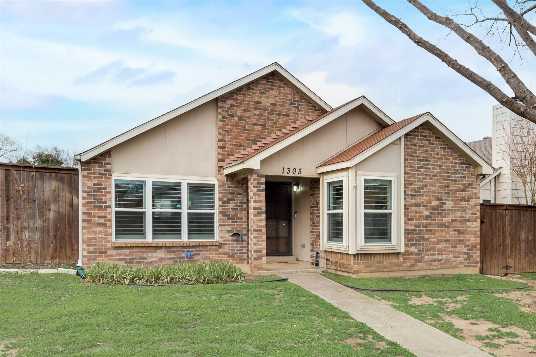 Maplewood Dr, Lewisville, TX 75067