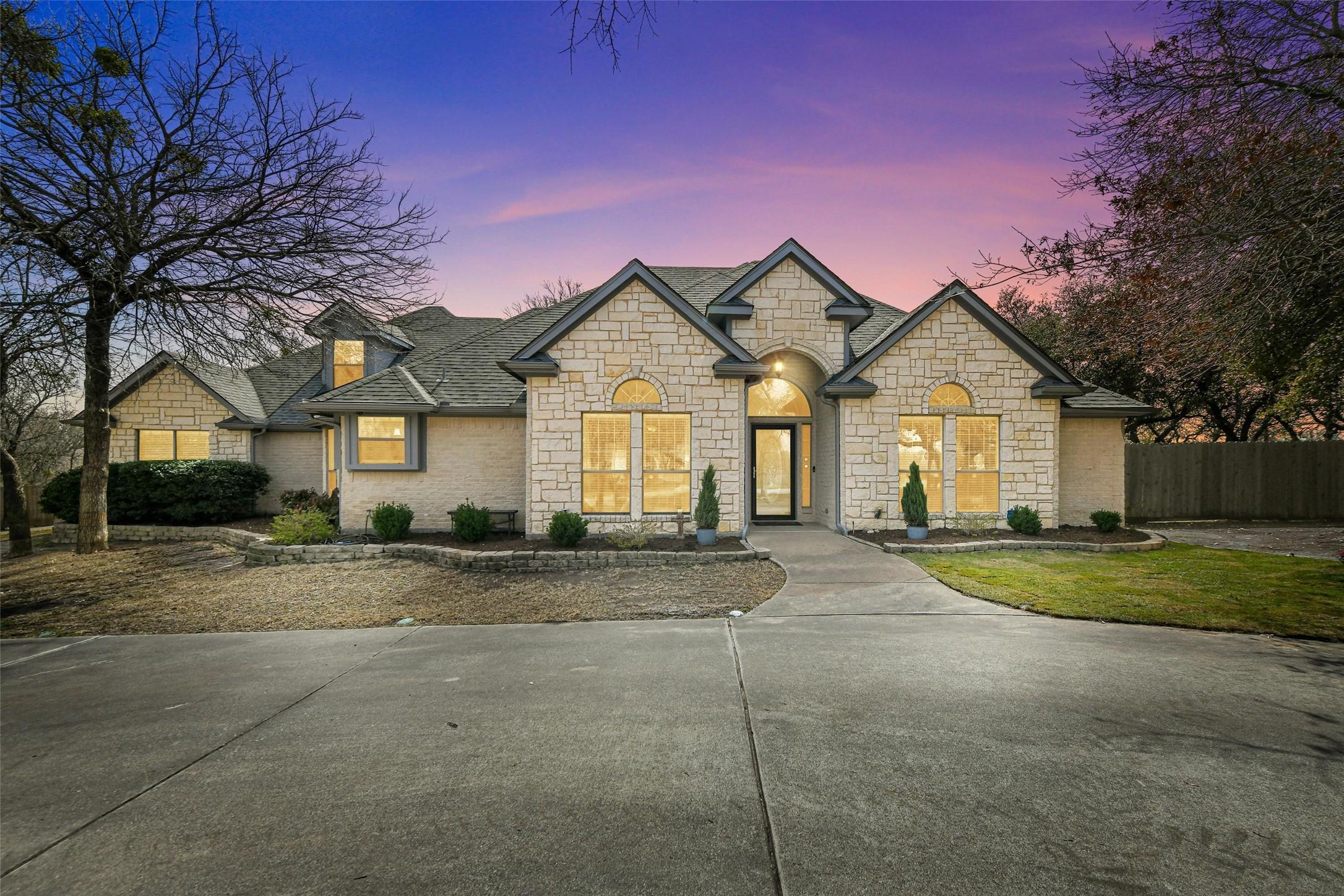 Silver Oak Ln, Fort Worth, TX 76135
