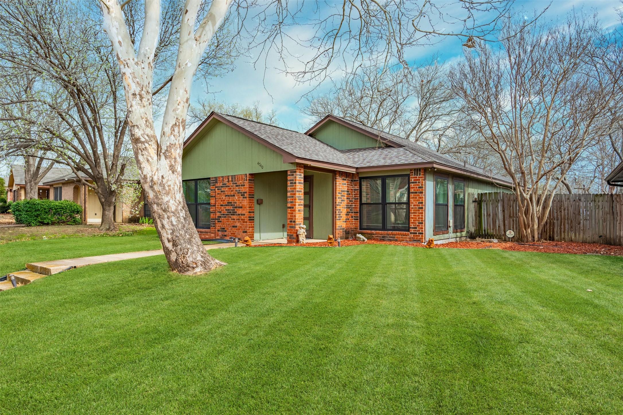 Wineberry Dr, Fort Worth, TX 76137