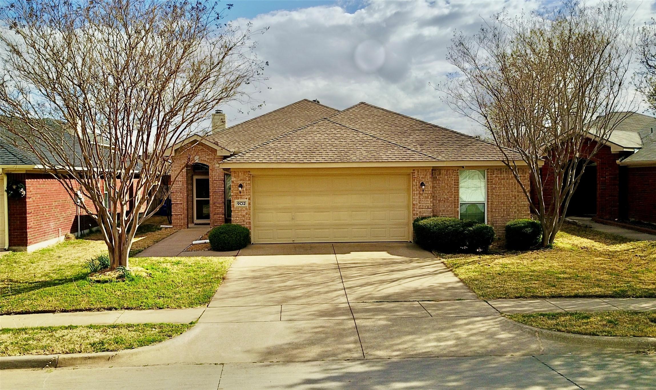 High Creek Dr, Euless, TX 76040