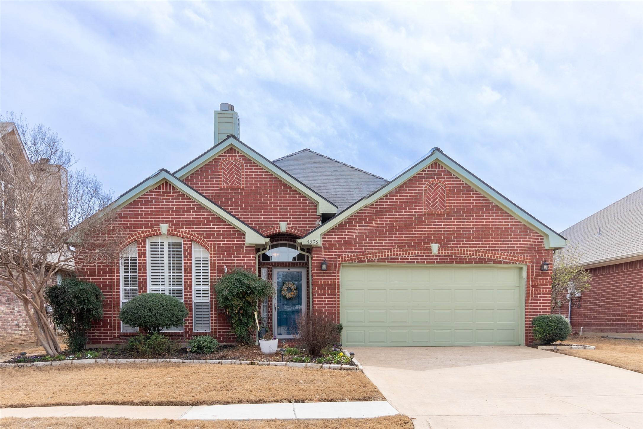Navajo Way, Fort Worth, TX 76137