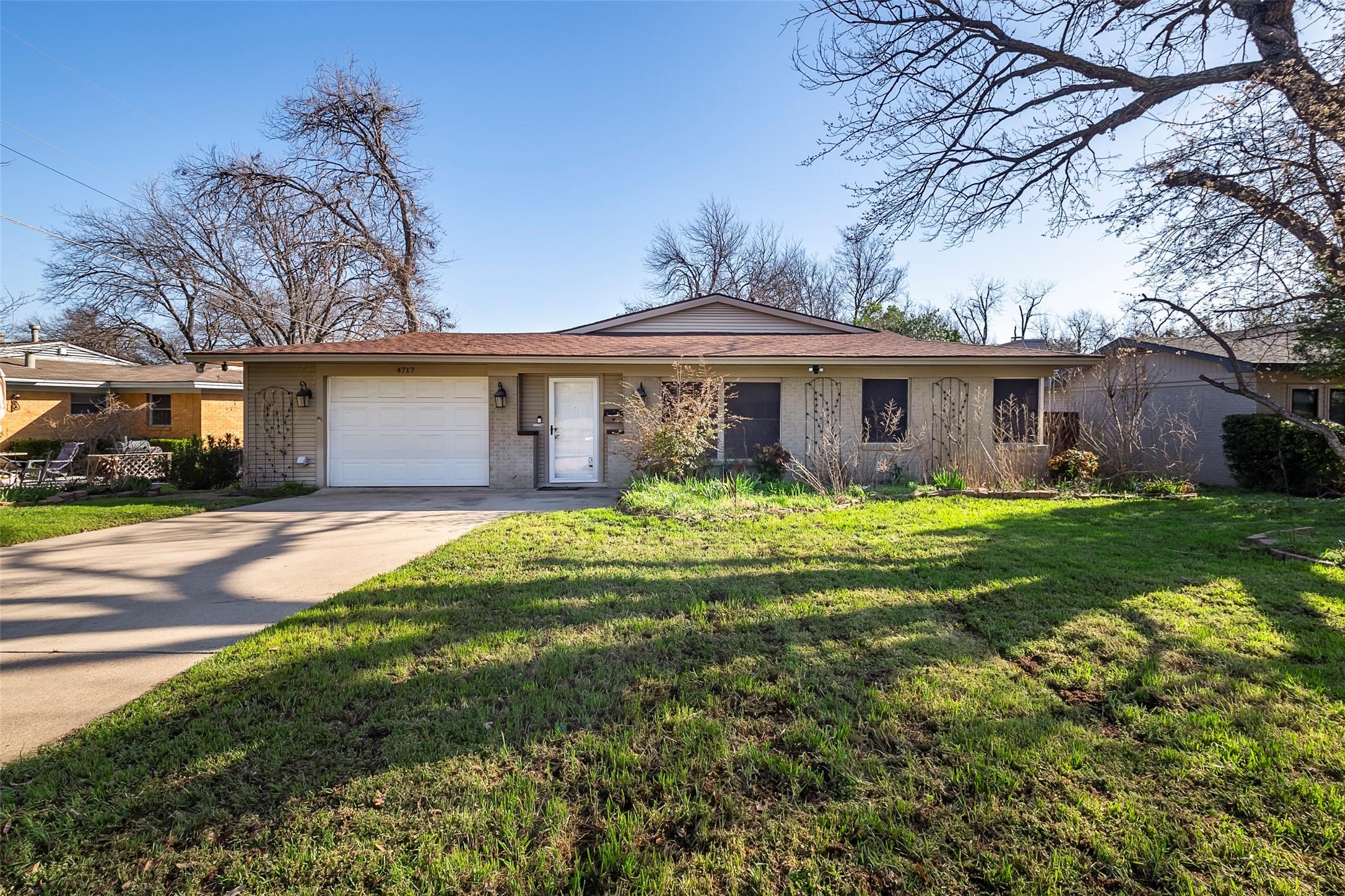 Staples Ave, Fort Worth, TX 76133