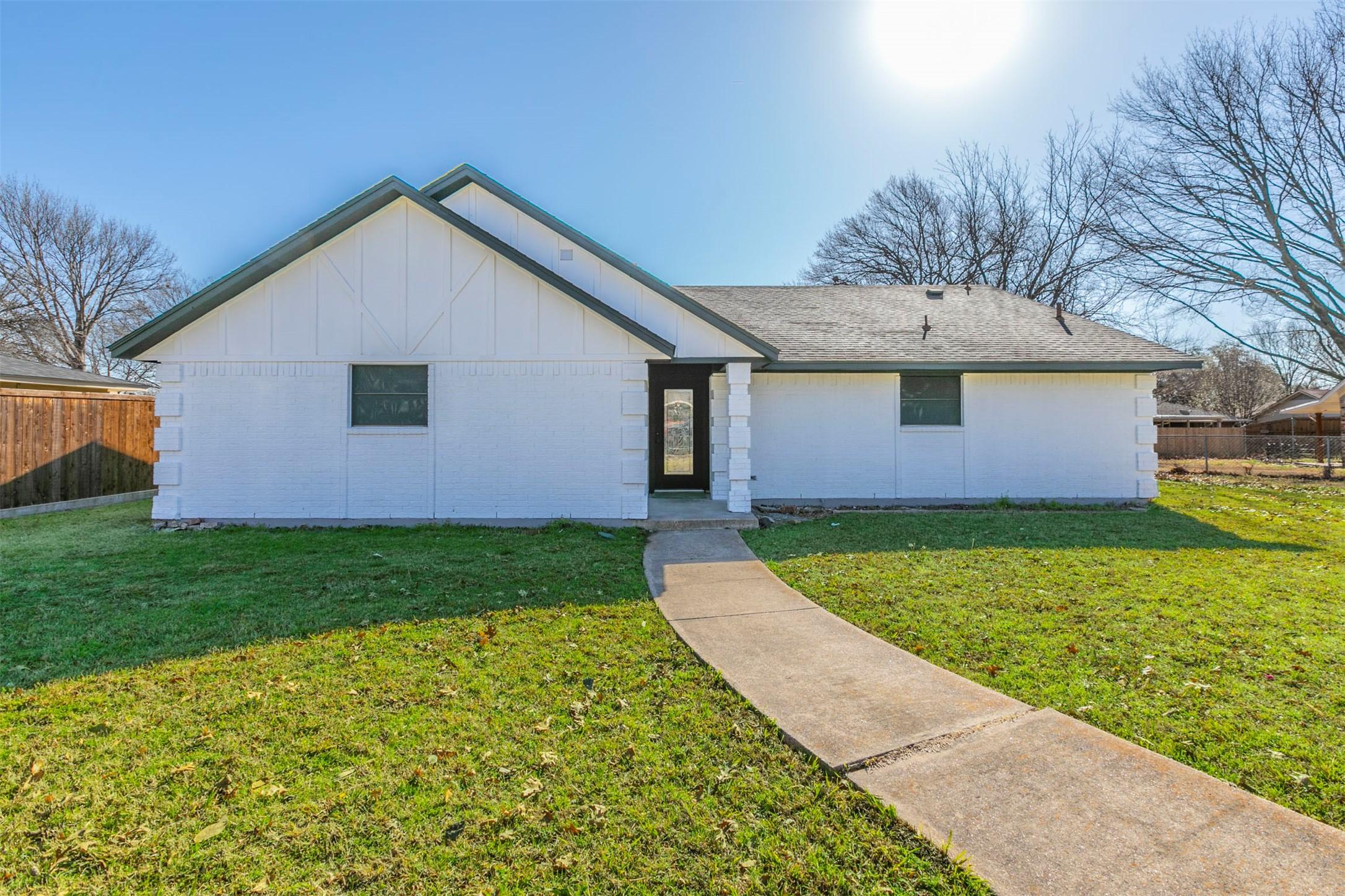 Crystal Springs Dr, Duncanville, TX 75137