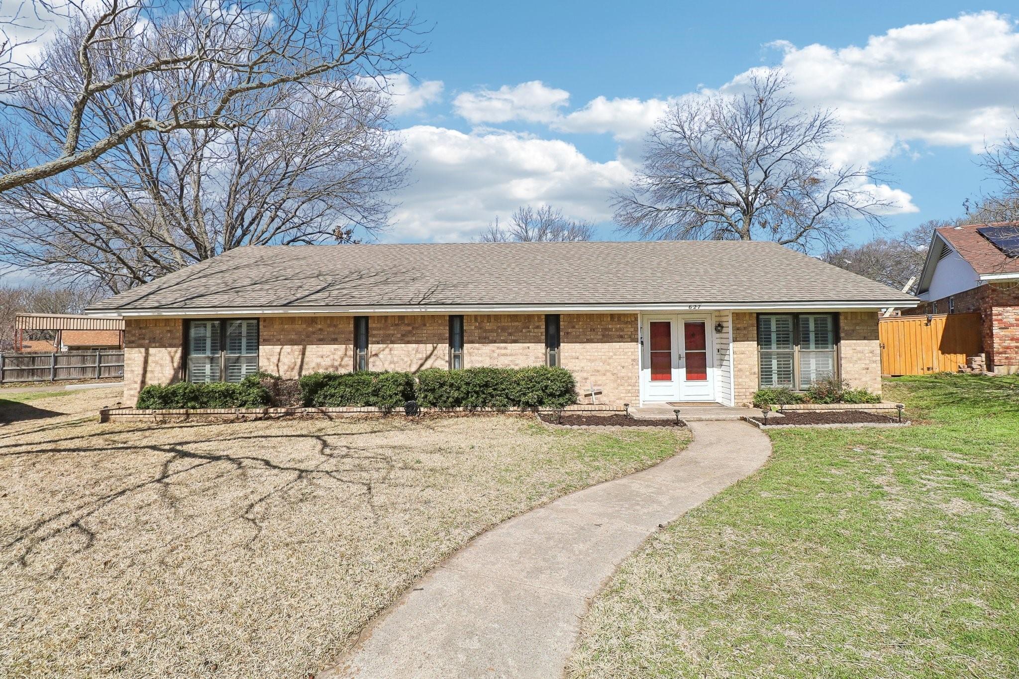 E Center Cir, Duncanville, TX 75116