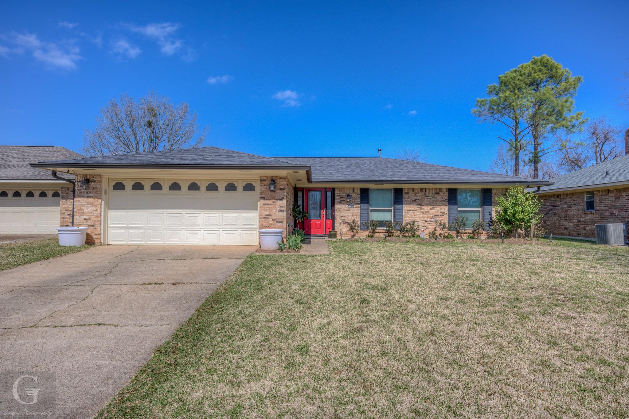 Pampus Ln, Bossier City, LA 71112