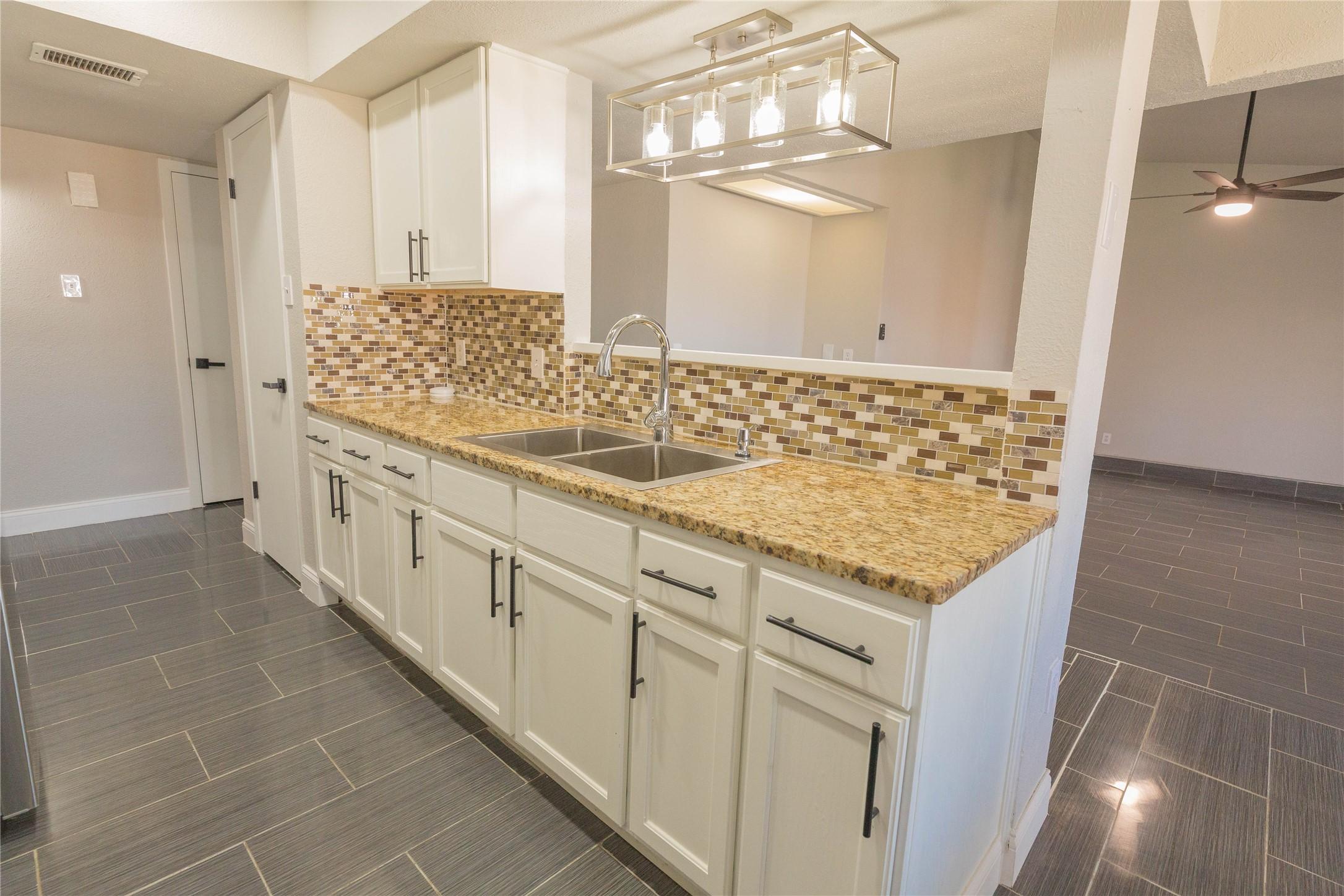 Alva Dr, Grand Prairie, TX 75052