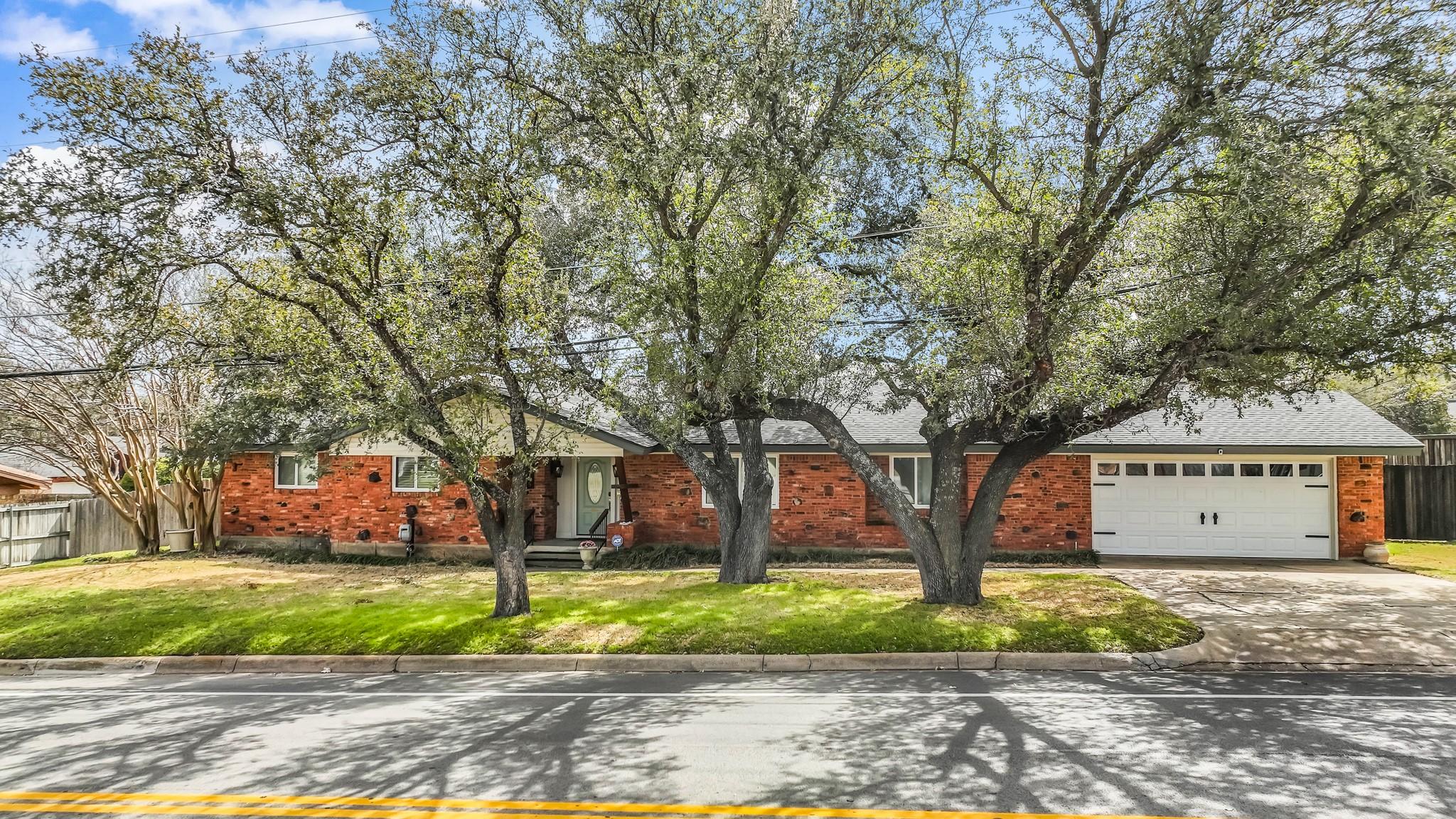 Chapin Rd, Benbrook, TX 76116