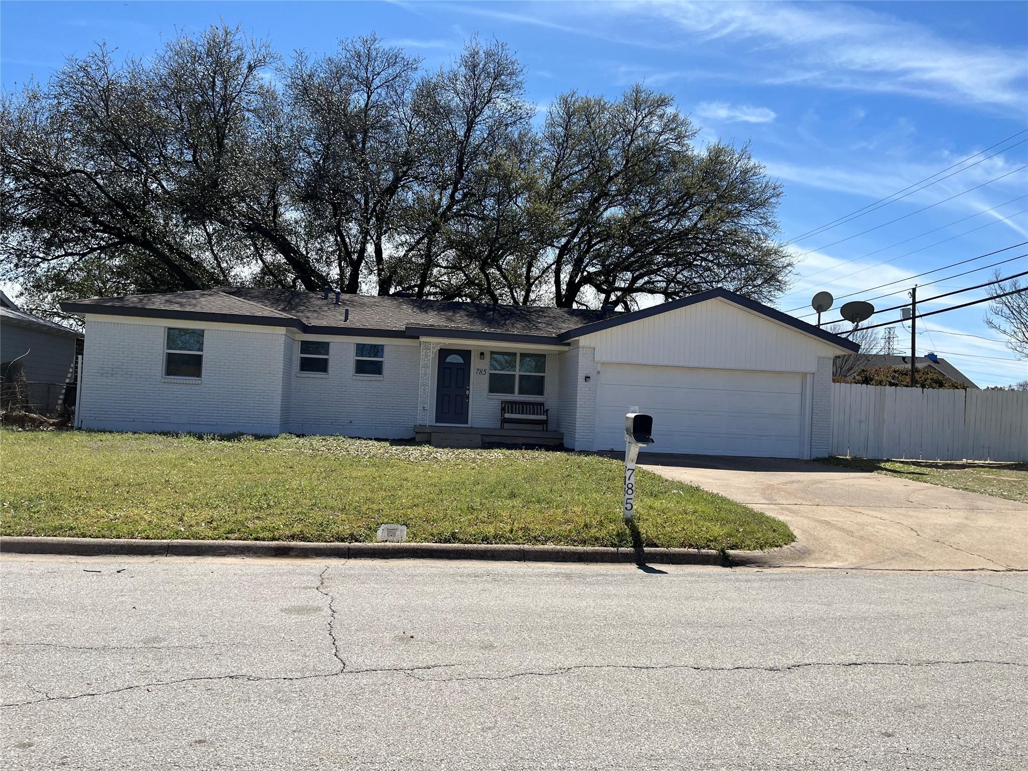 Betty Ln, Hurst, TX 76053