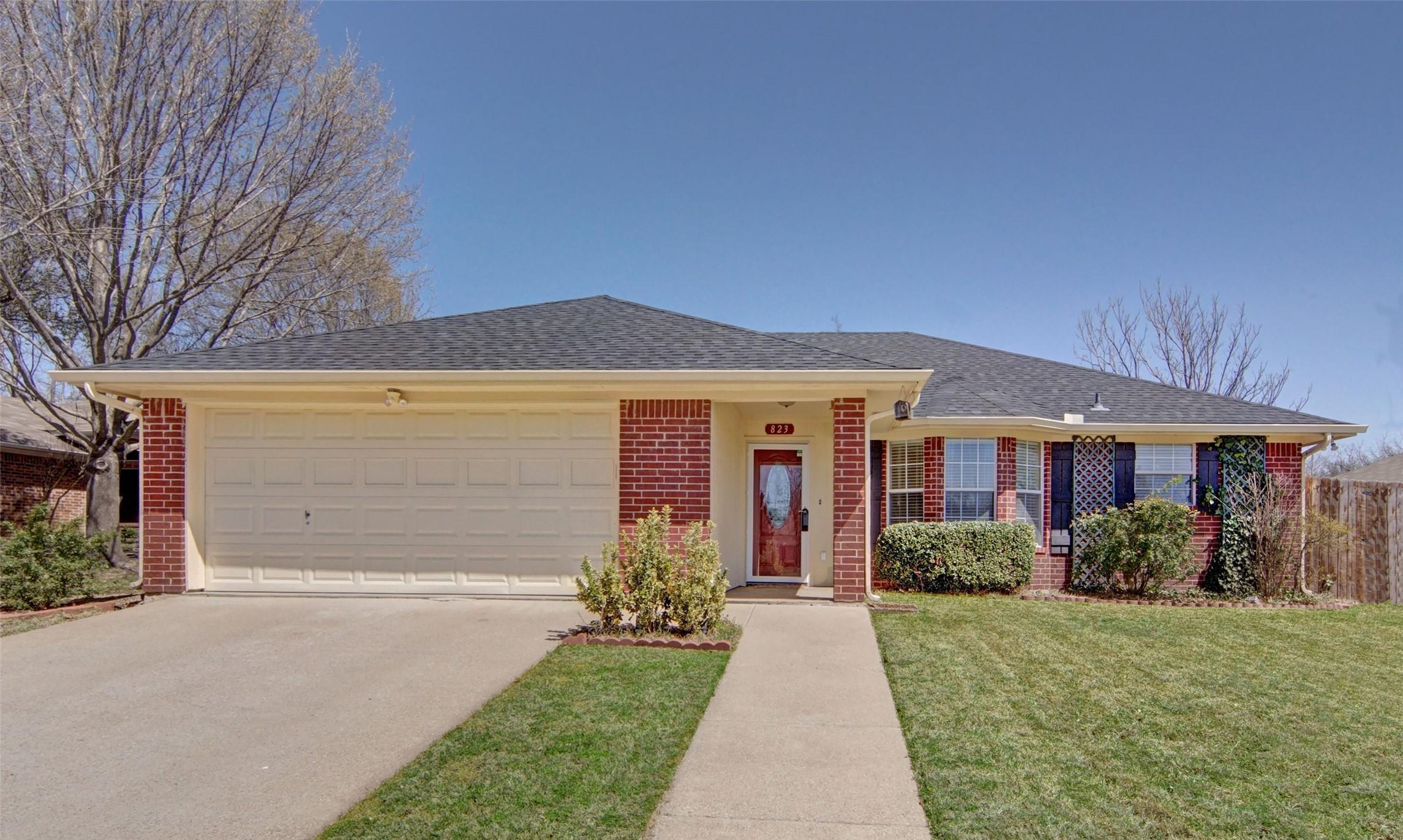 Sylvia St, Weatherford, TX 76086
