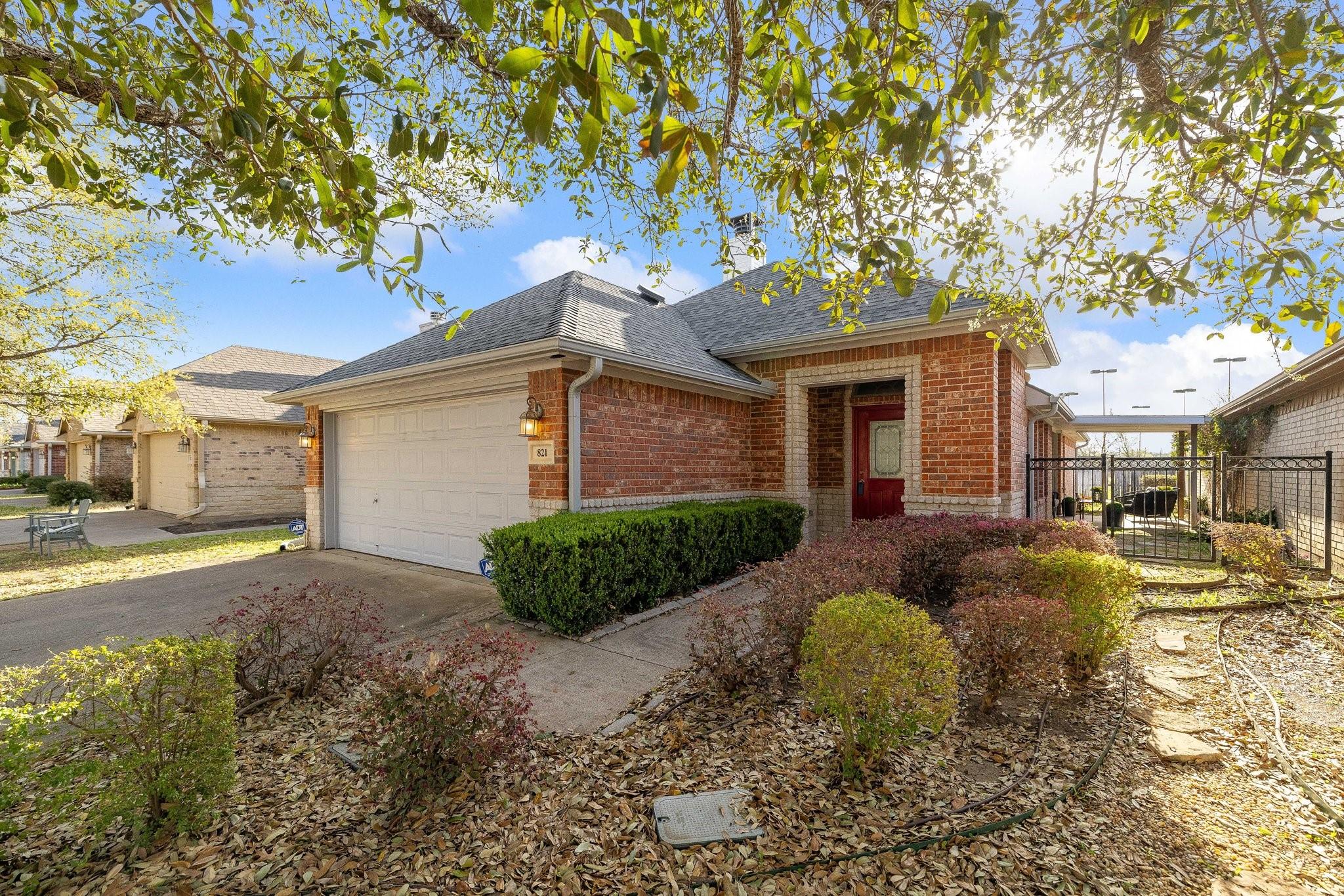 Claycourt Cir, Fort Worth, TX 76120
