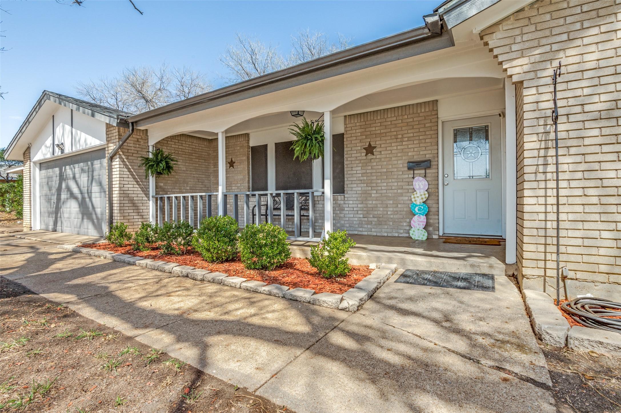 E Park Row Dr, Arlington, TX 76010
