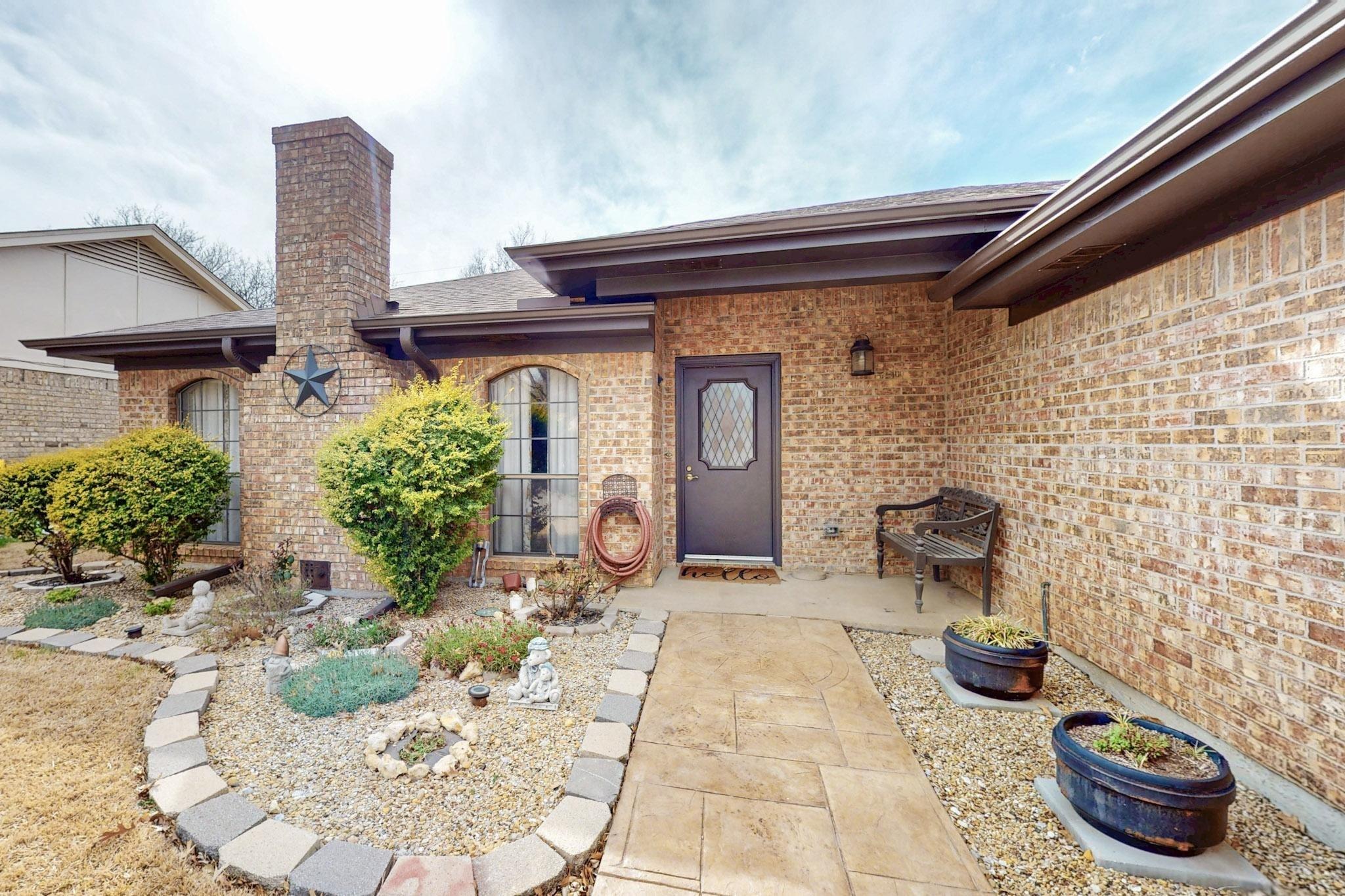 Constitution Dr, Watauga, TX 76148