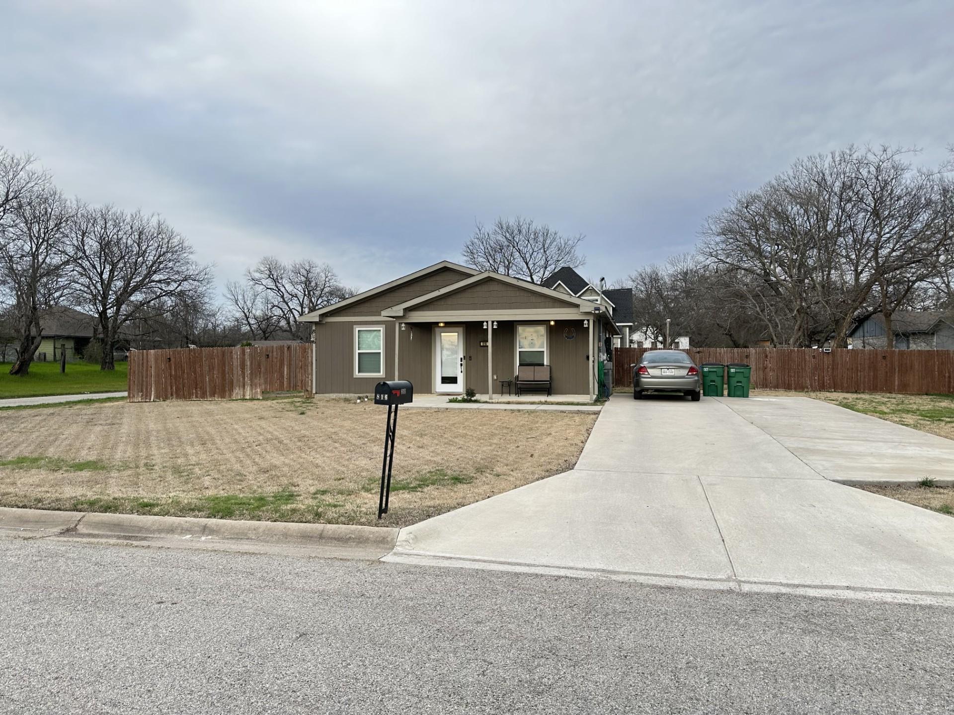 Field St, Gainesville, TX 76240
