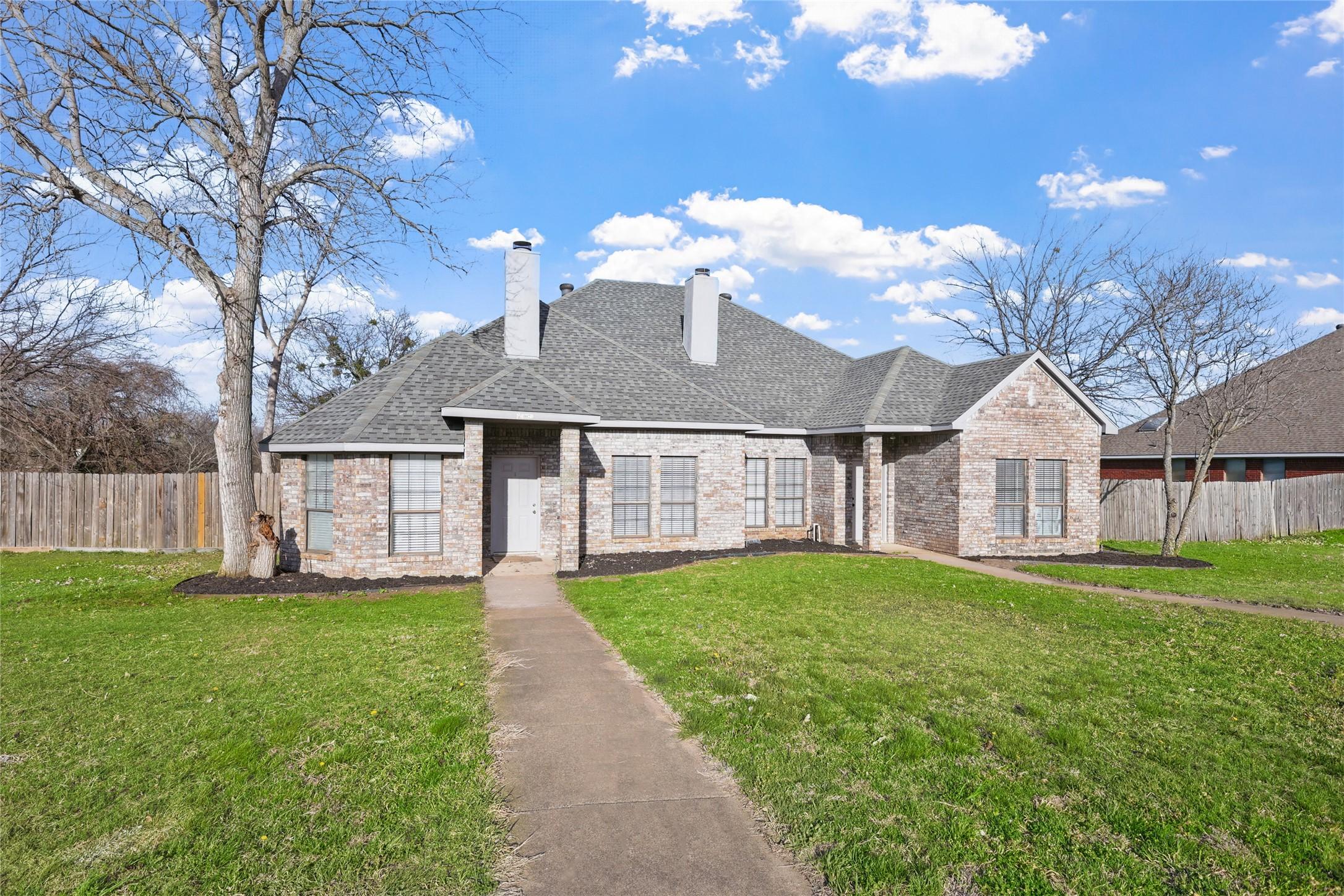 Mockingbird Ln, Desoto, TX 75115