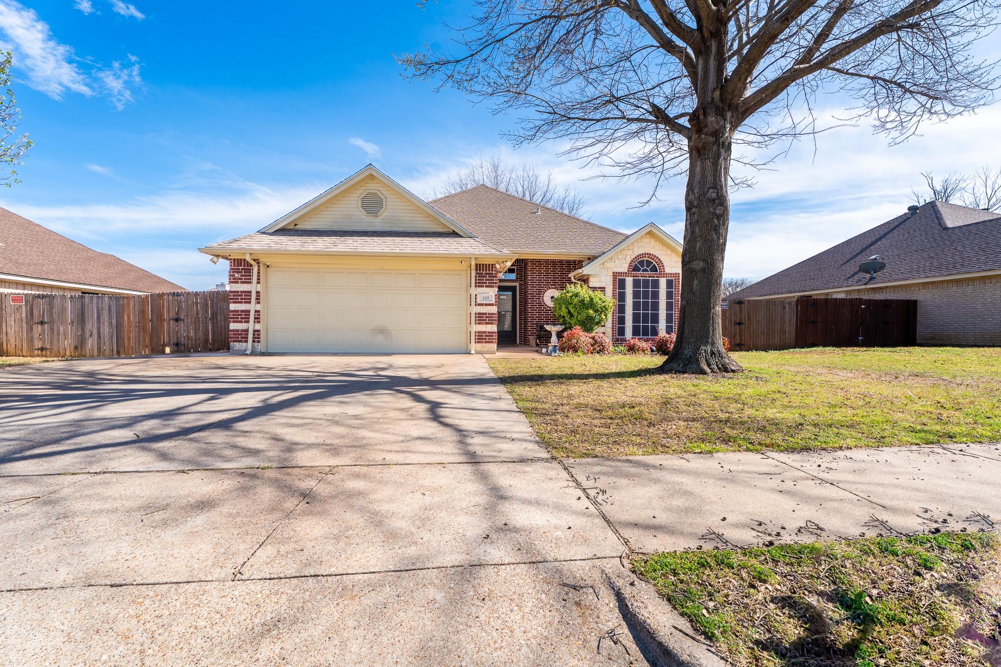 Arbor Ln, Burleson, TX 76028