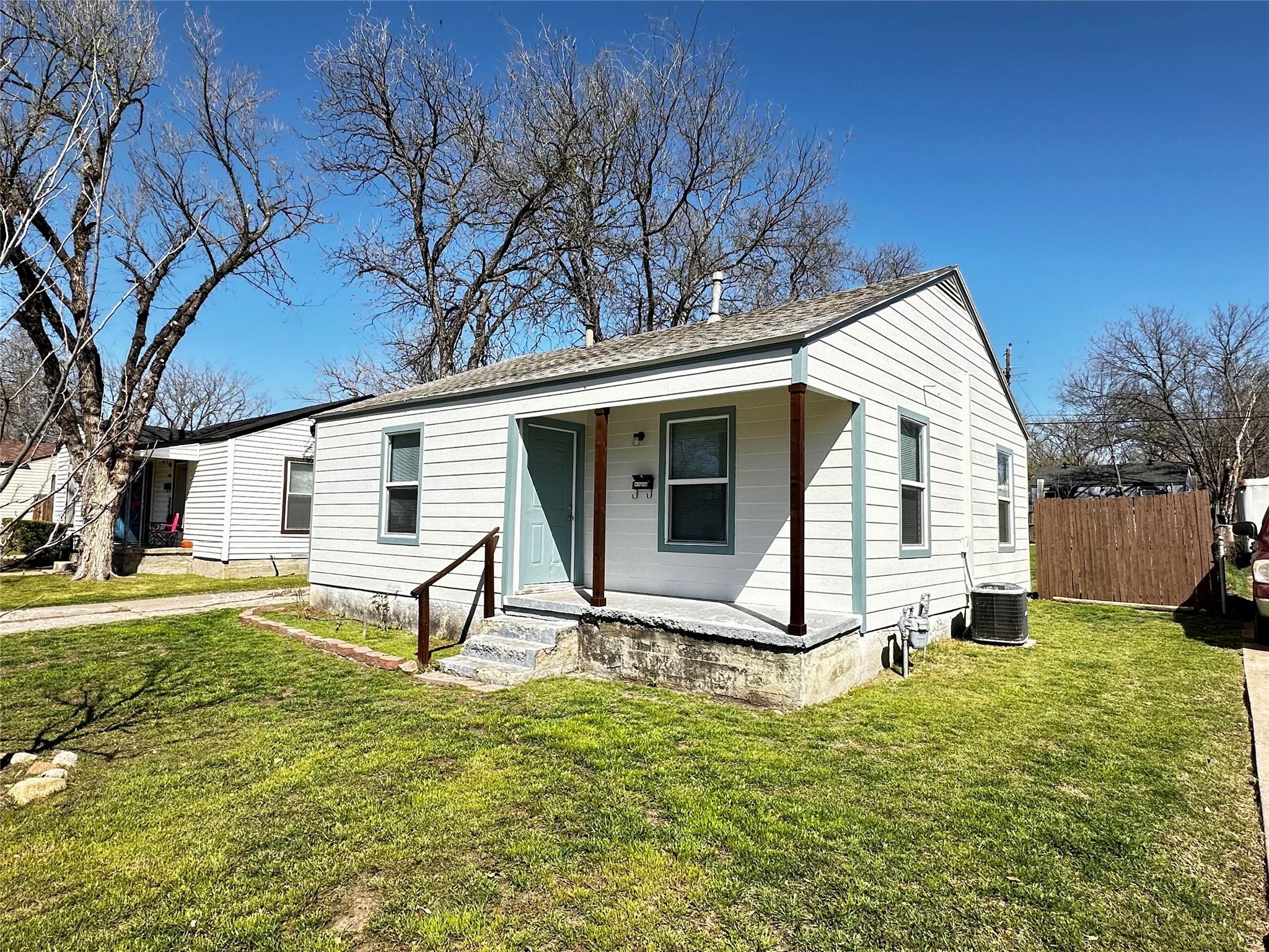 Royal Dr, Fort Worth, TX 76116