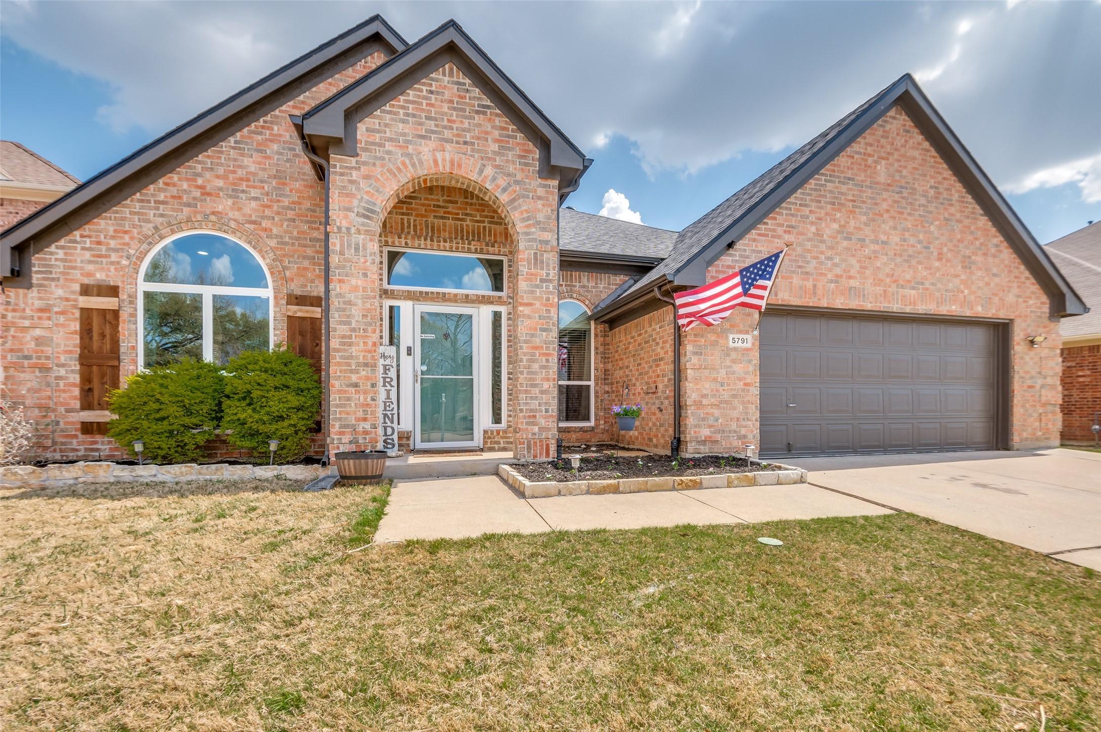Fawn Ct, Haltom City, TX 76137