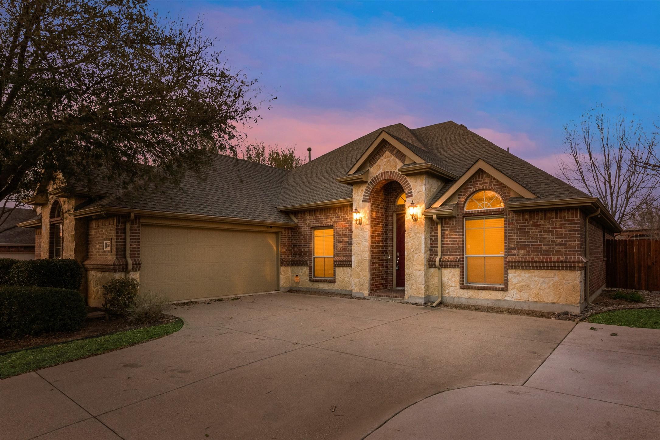 Pecan Creek Dr, Arlington, TX 76001
