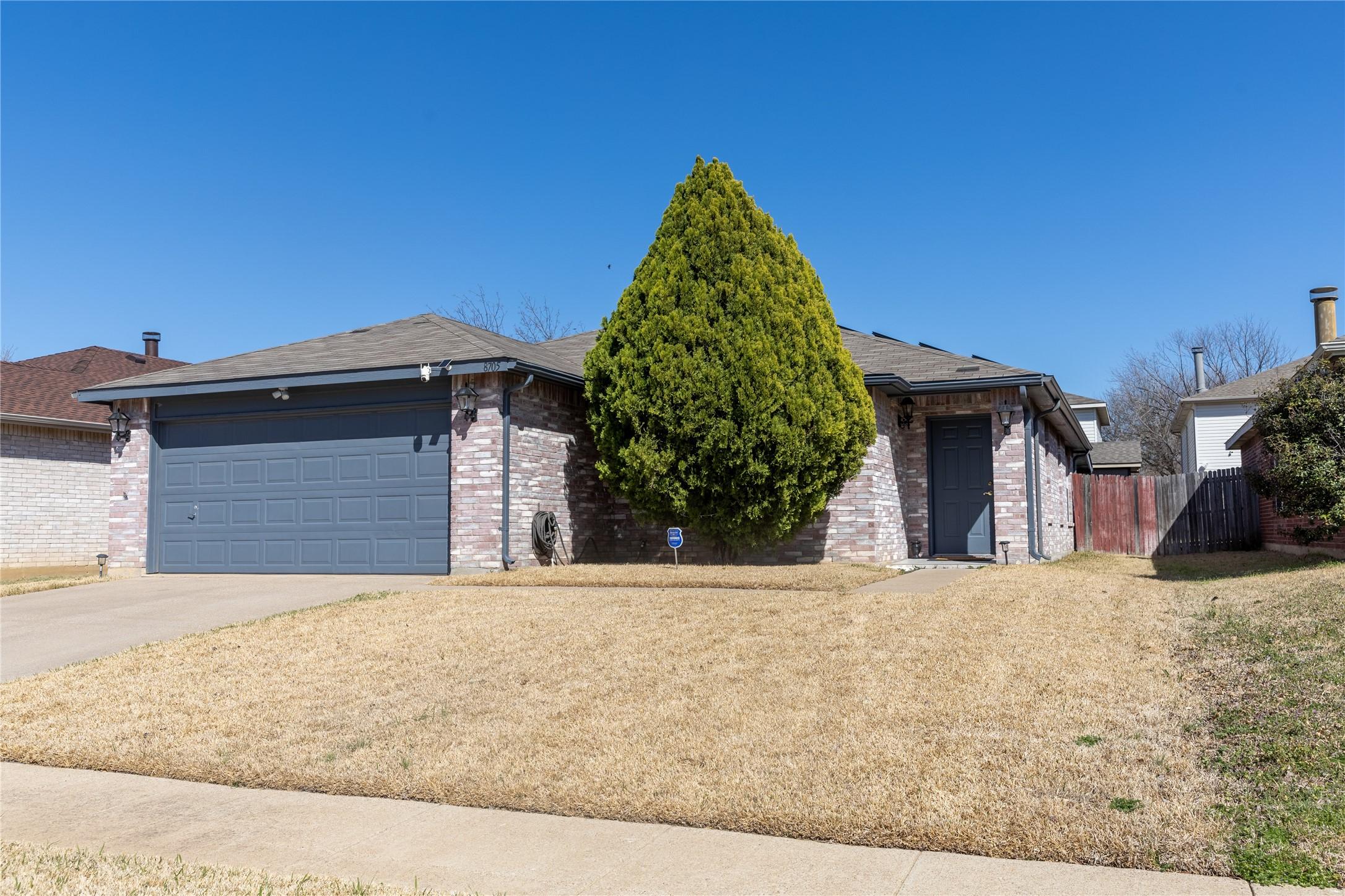 Hunters Creek Ct, Fort Worth, TX 76123