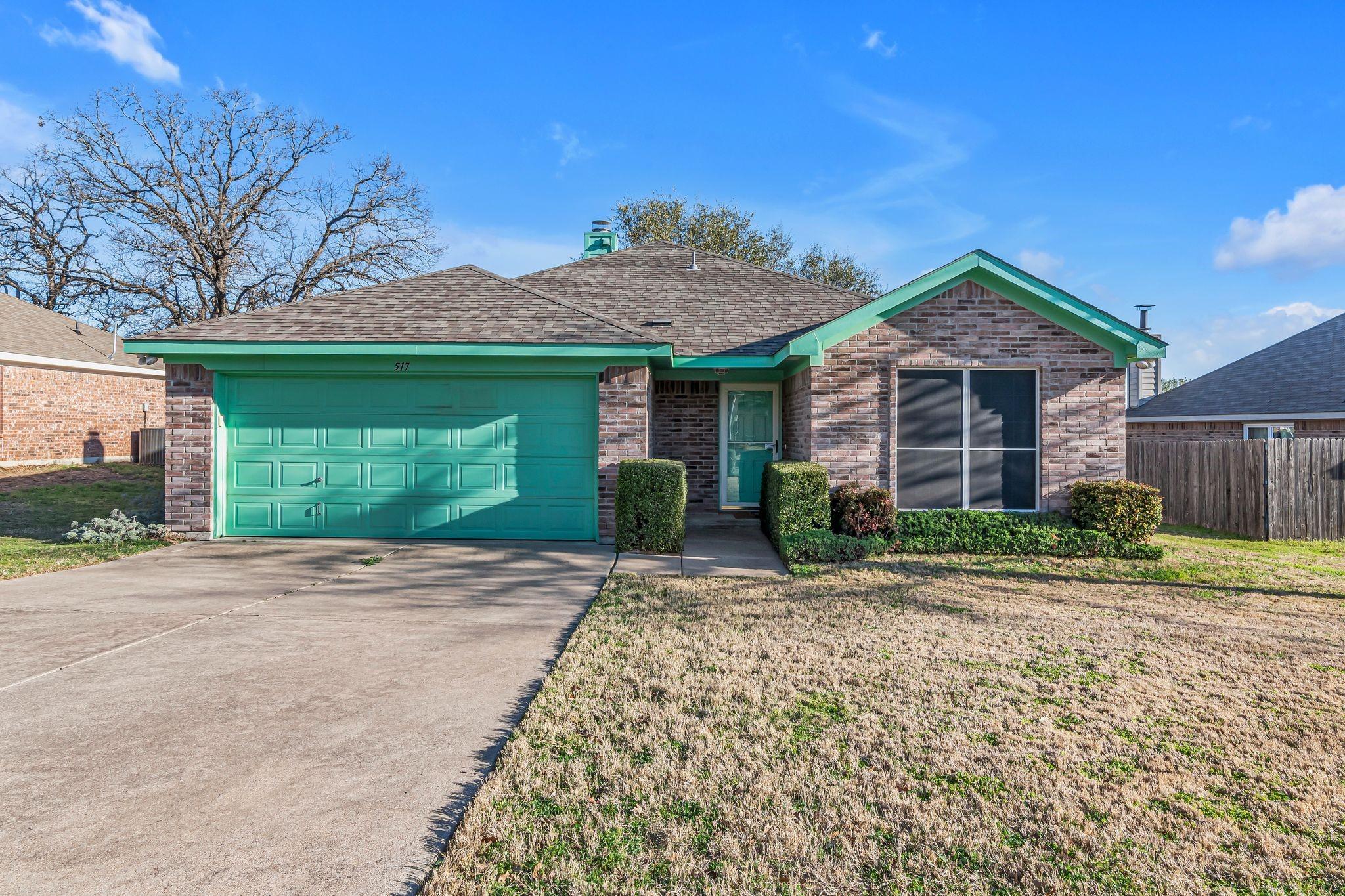 Logan Dr, Azle, TX 76020