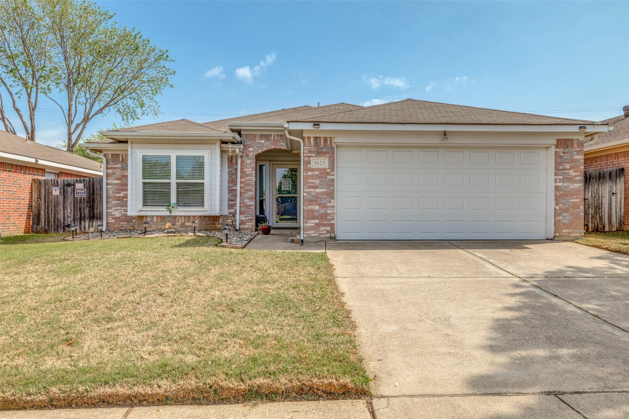 Colebrook Trl, Arlington, TX 76017