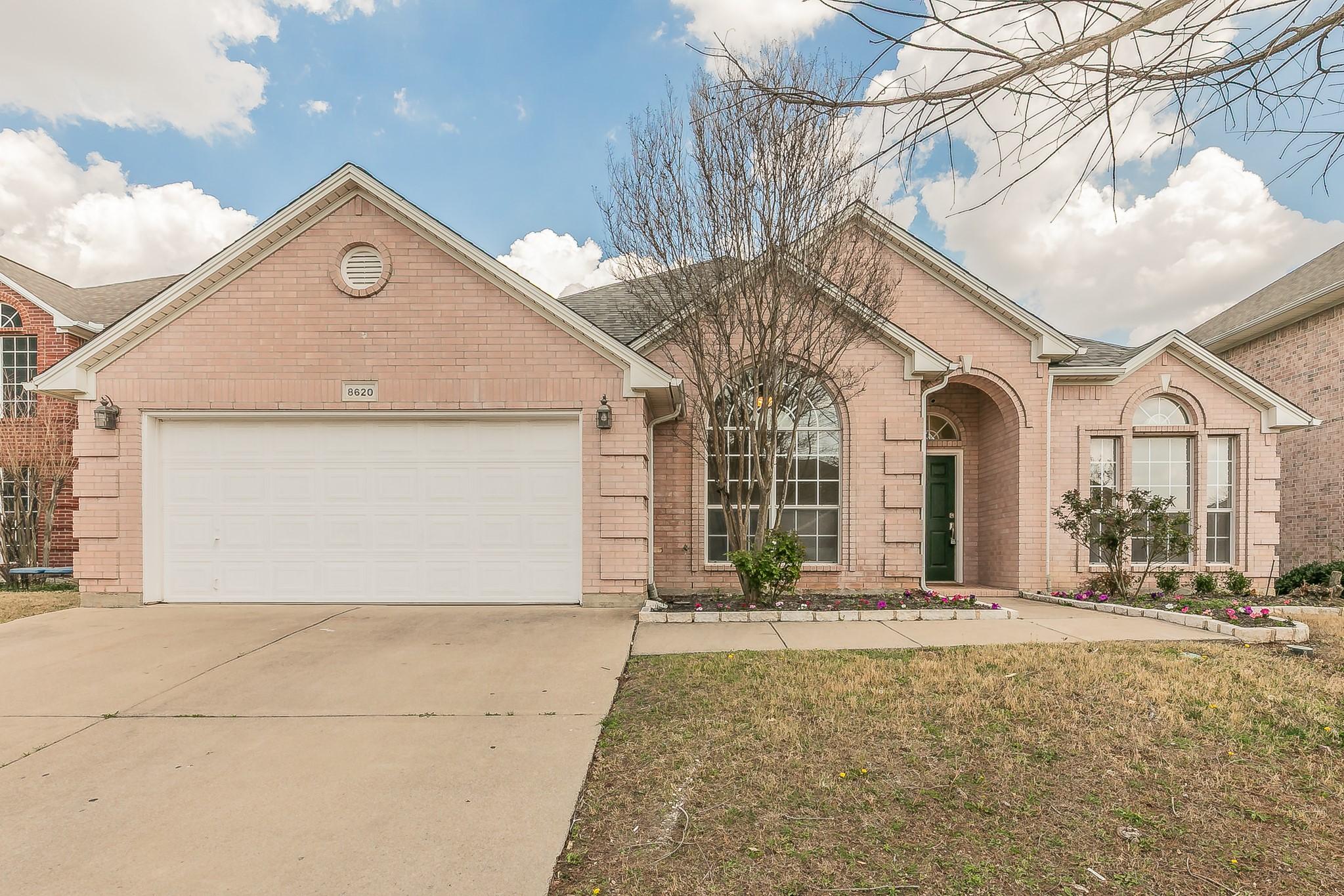 Sterling Trace Cir, Fort Worth, TX 76244