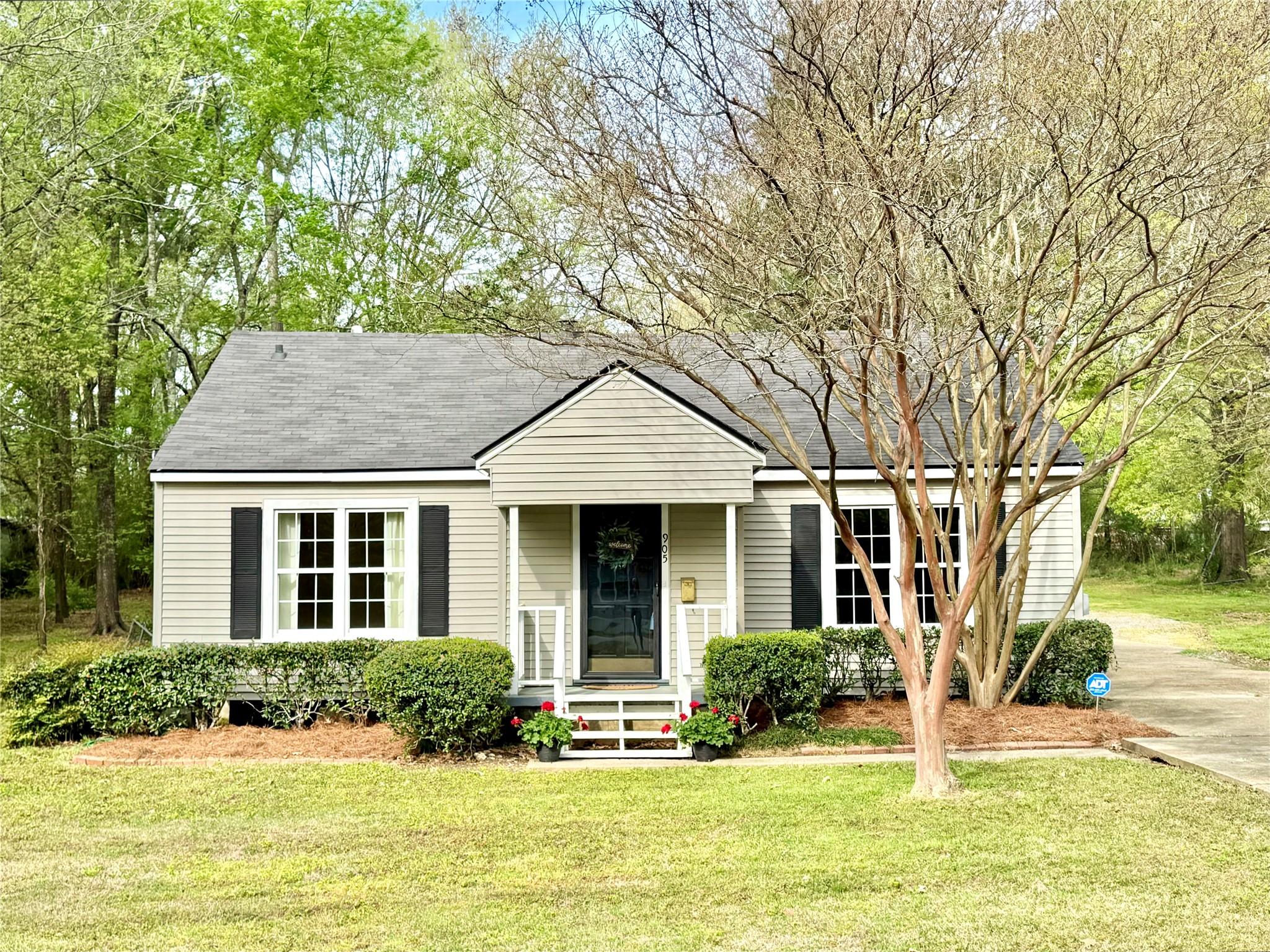 Lee St, Benton, LA 71006