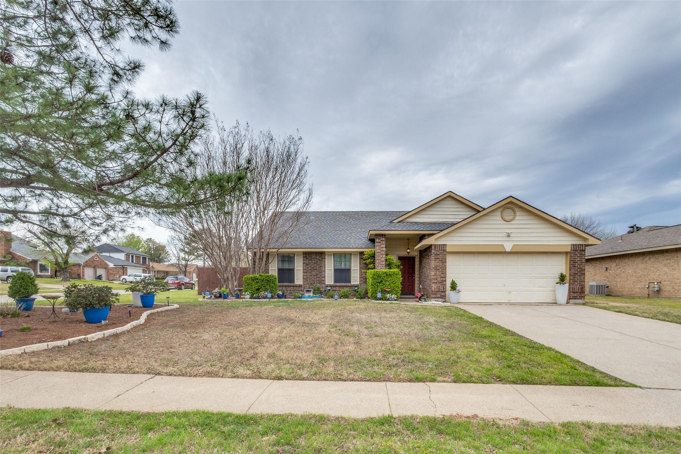 Briar Ln, Flower Mound, TX 75028