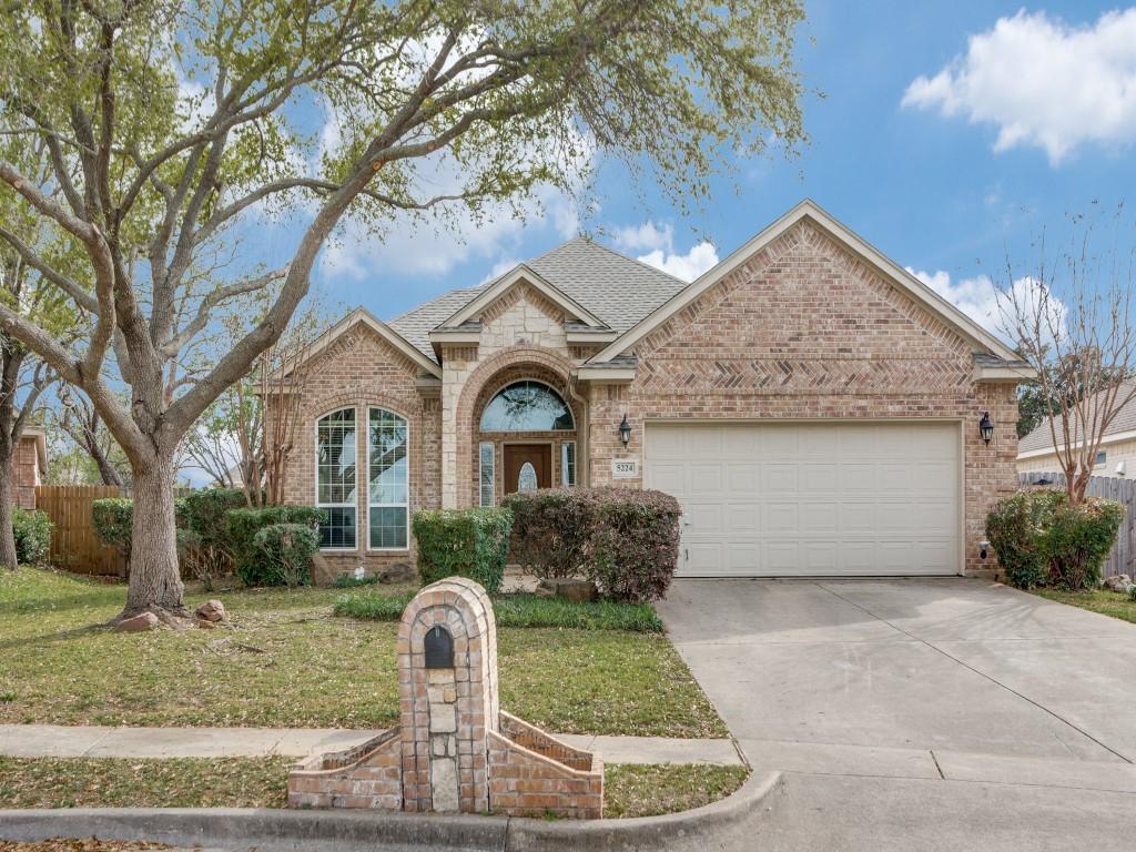 Estrella Ln, Benbrook, TX 76126
