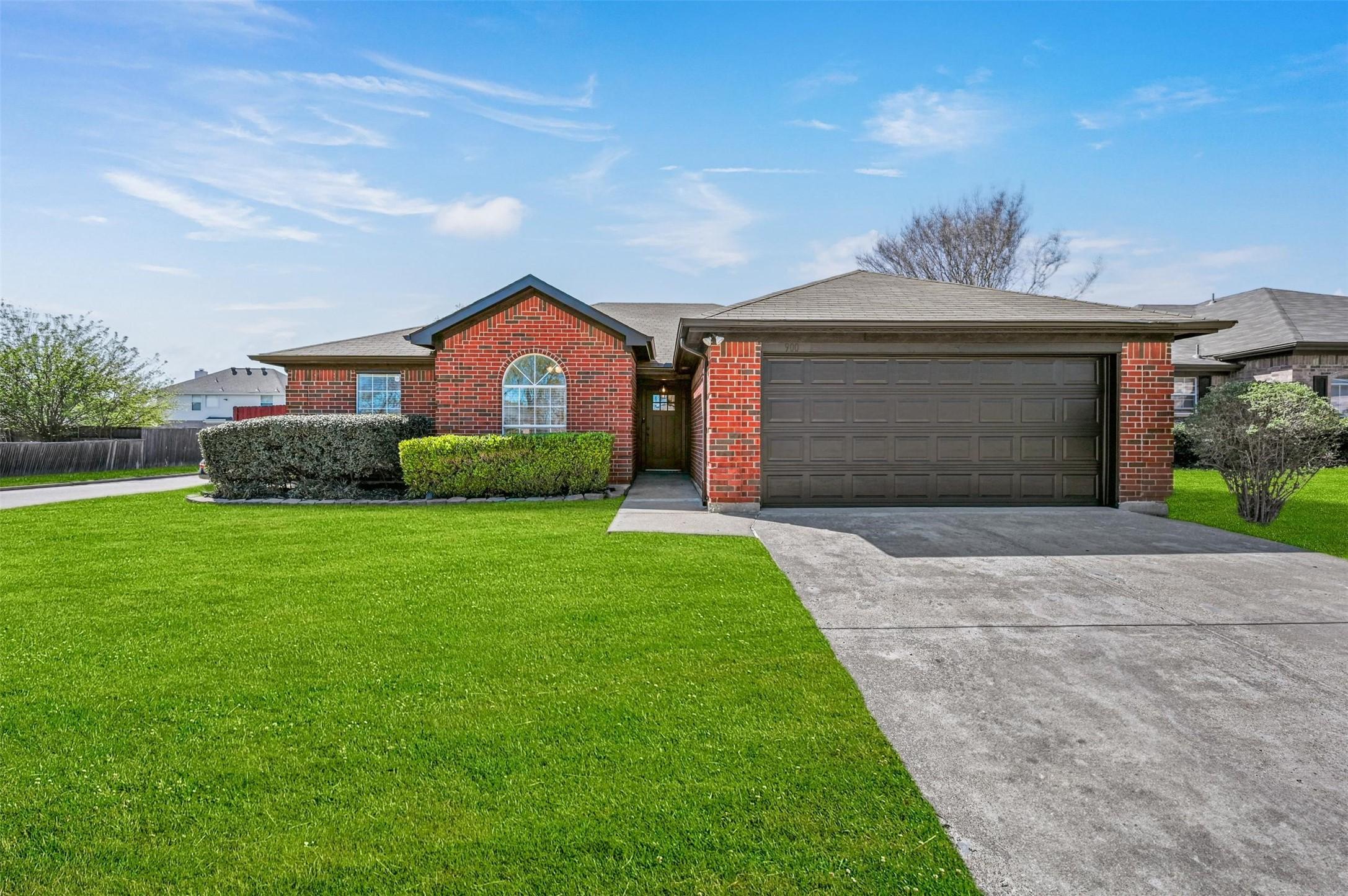 W Lynn Creek Dr, Arlington, TX 76001