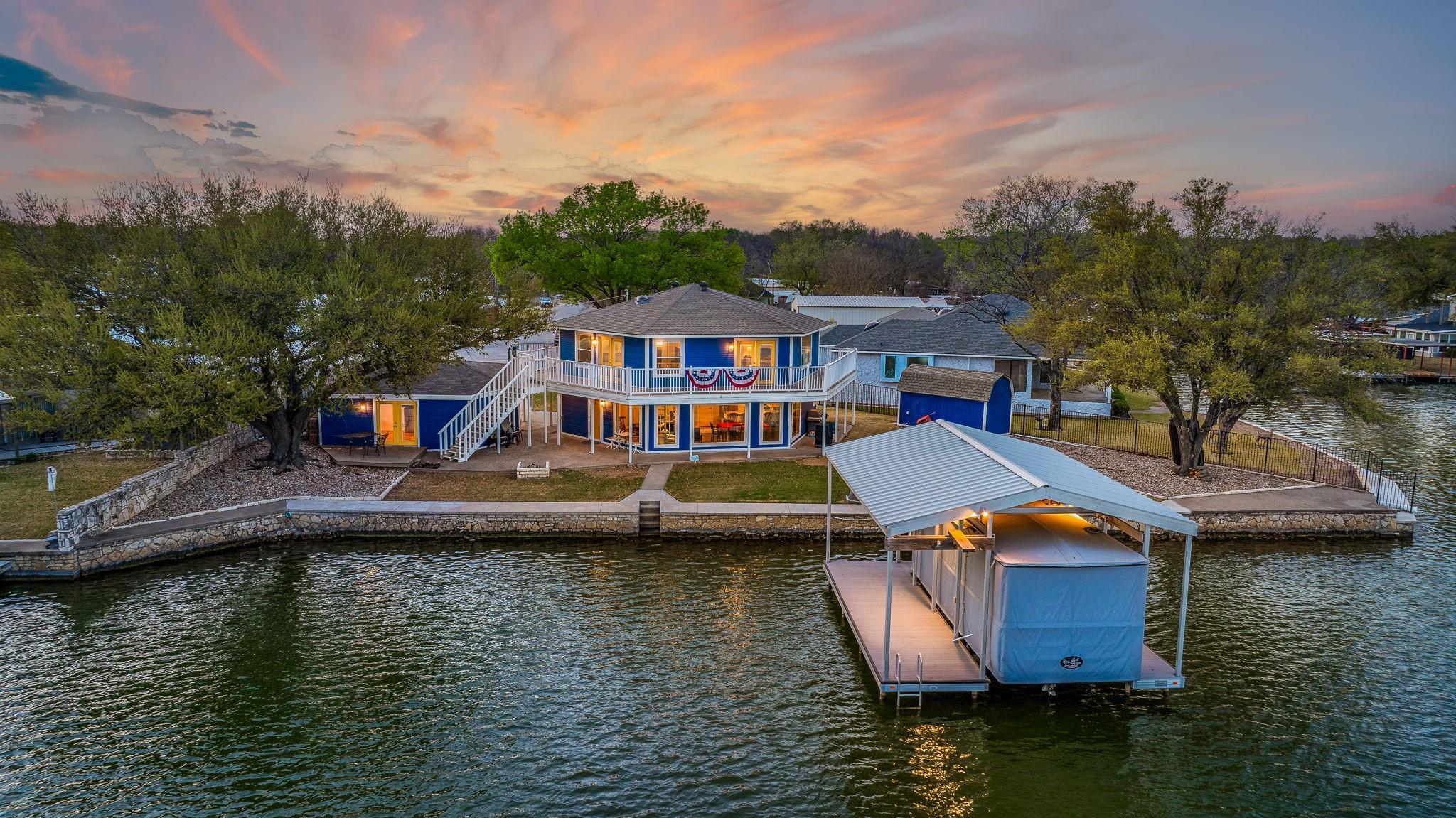 Retreat Ct, Granbury, TX 76049