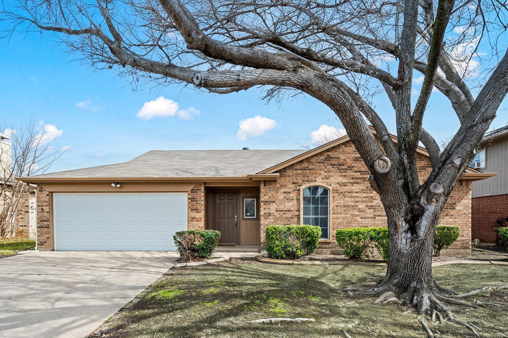 Lemon Dr, Arlington, TX 76018