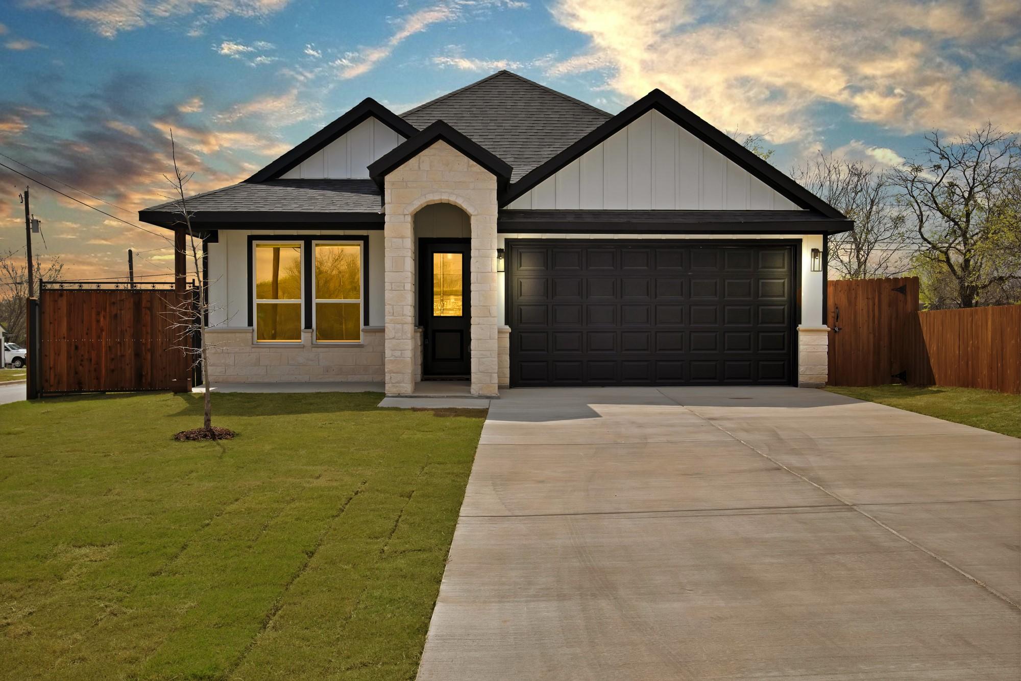Lovell Ave, Fort Worth, TX 76107