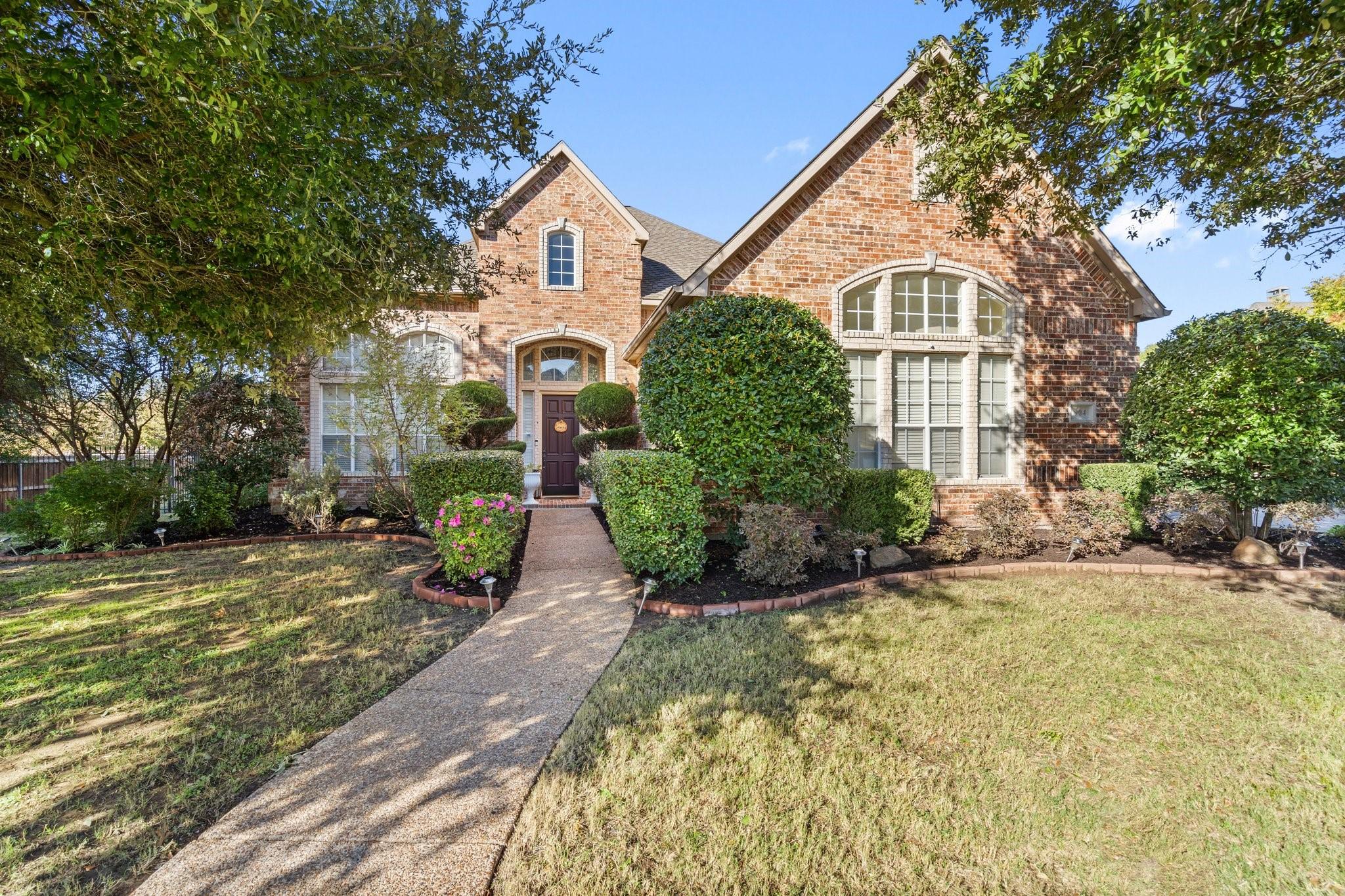 Dowling Ct, Southlake, TX 76092