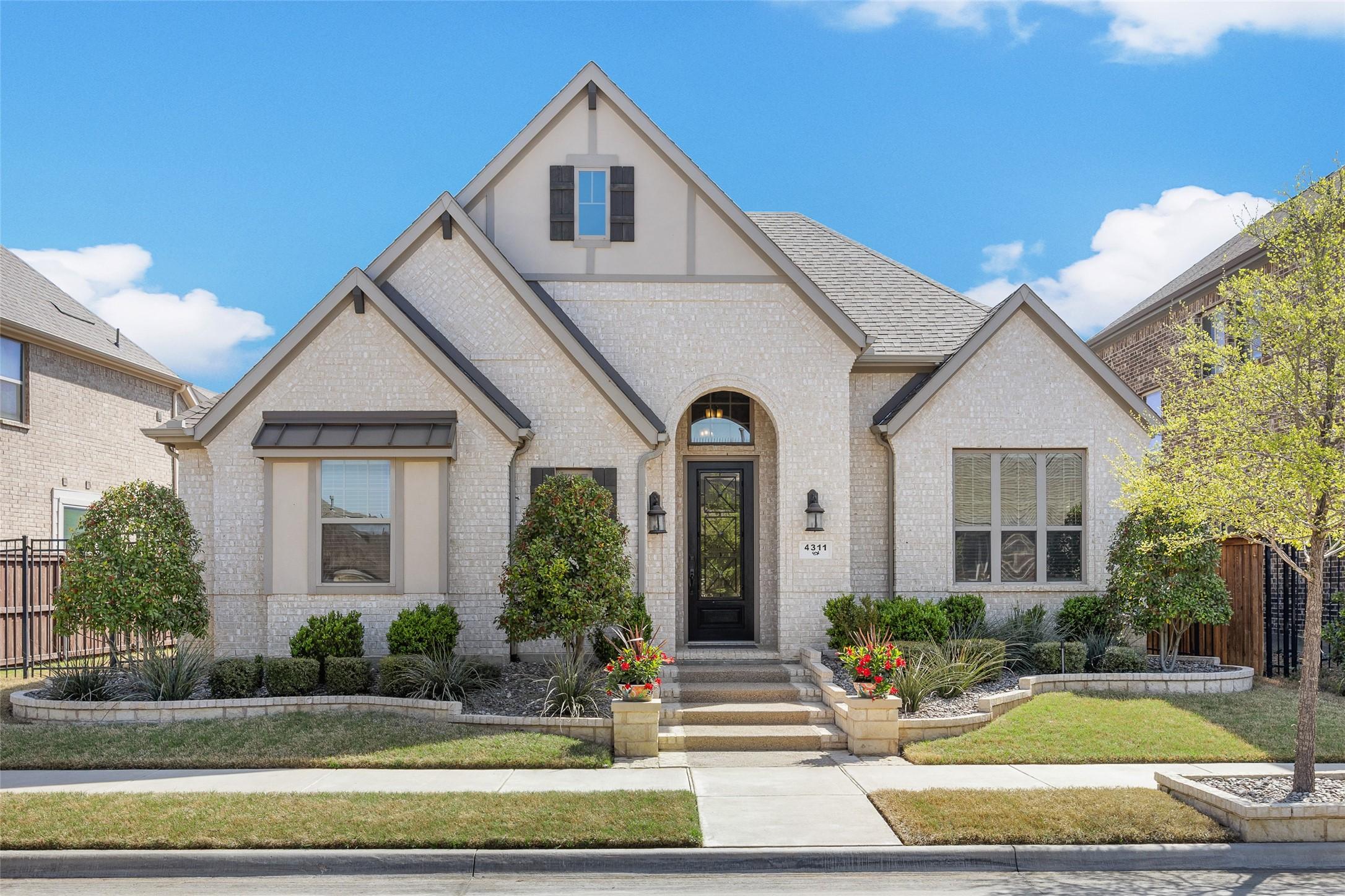 Garnet Jade Dr, Arlington, TX 76005