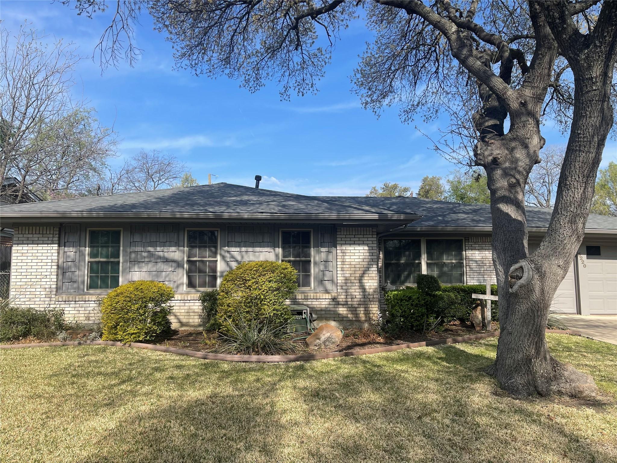 Wosley Dr, Fort Worth, TX 76133