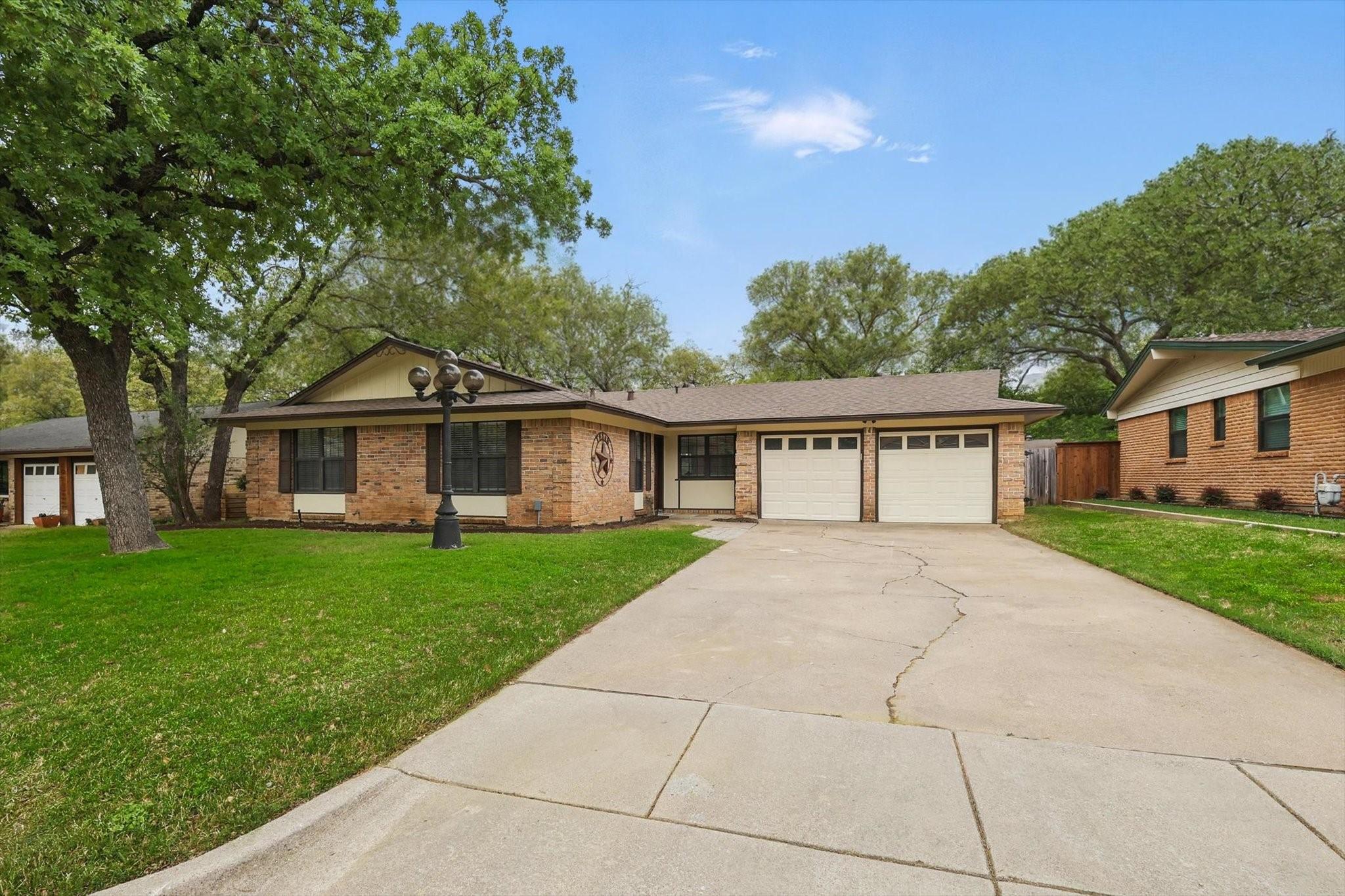 Stonegate Dr, Bedford, TX 76022