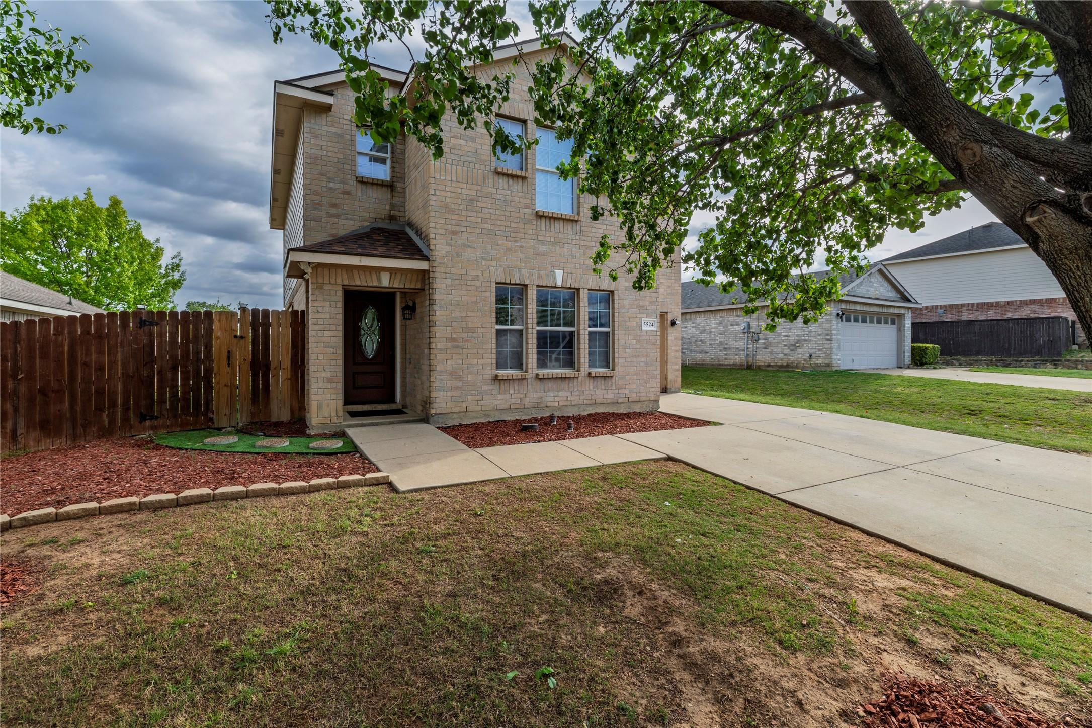 Venera Ct, Fort Worth, TX 76106