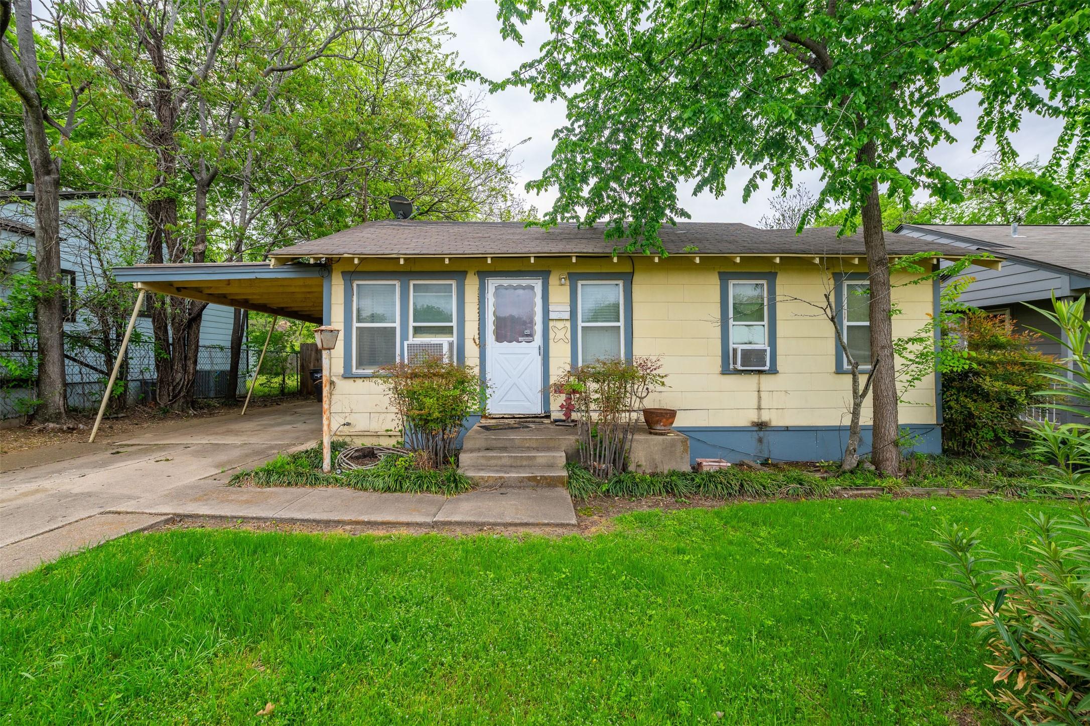 Alamo Ave, Fort Worth, TX 76107