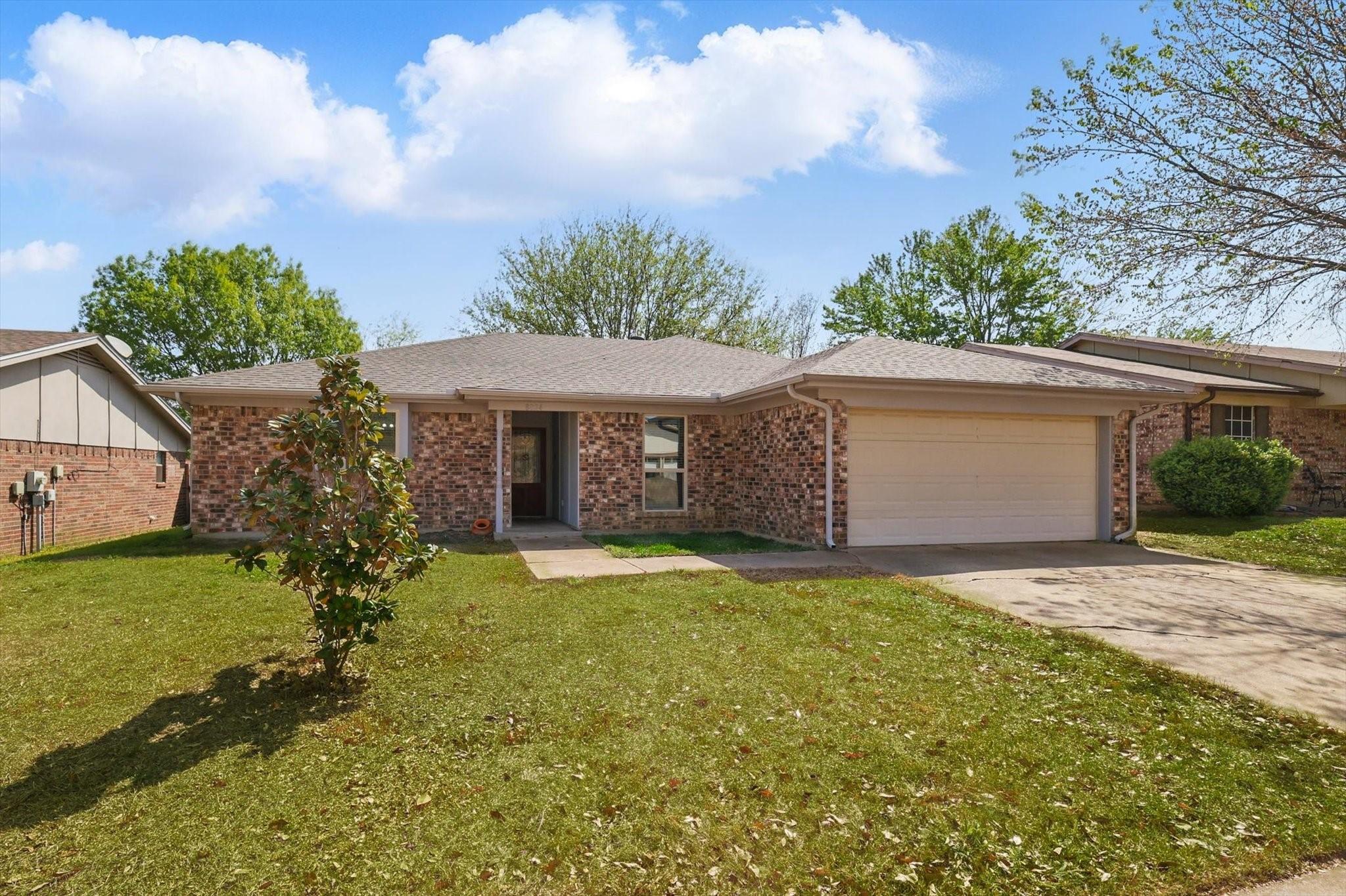 Meadowbrook Dr, Watauga, TX 76148