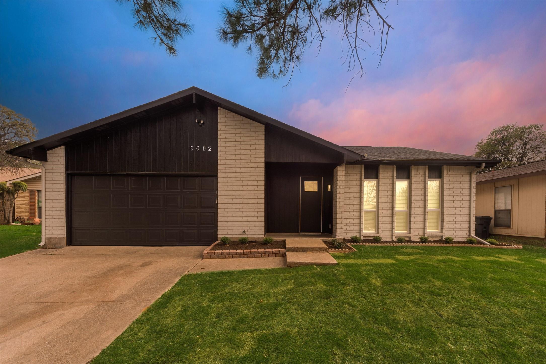 Forestview Dr, Arlington, TX 76016